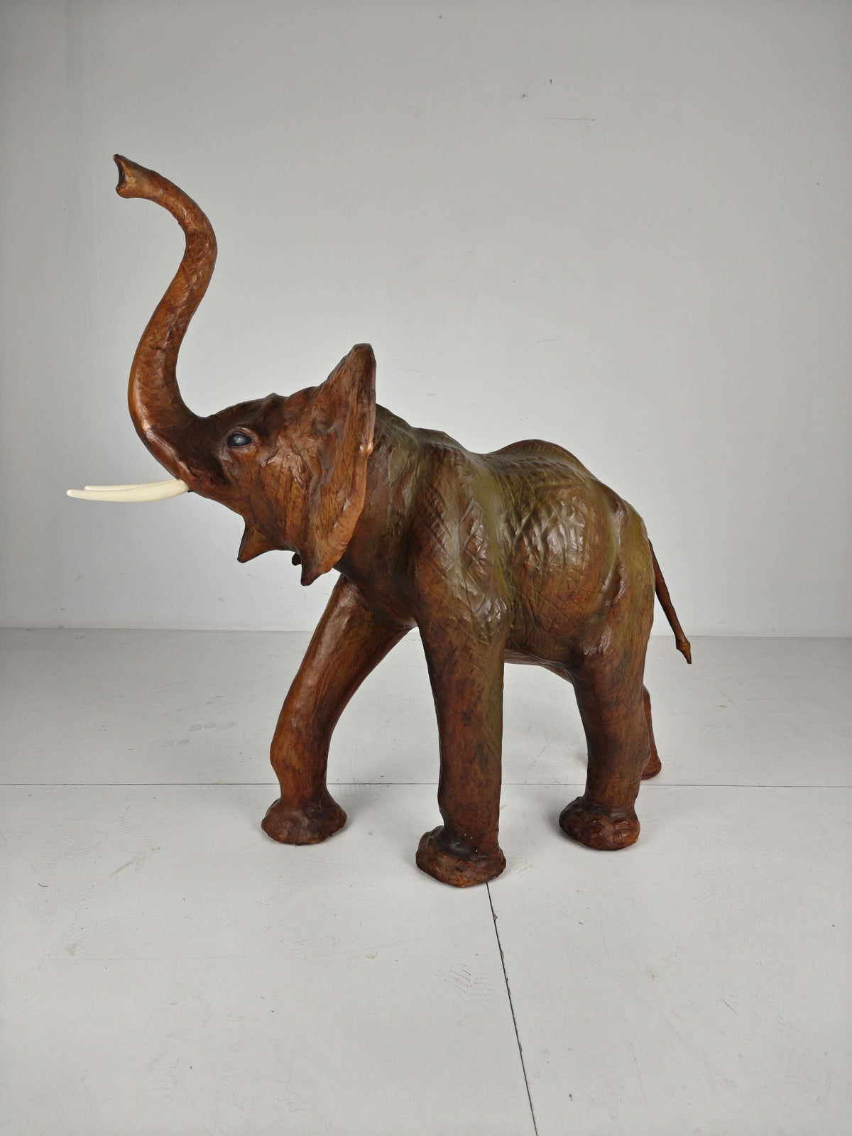 Magnificent Extra-Large Leather Elephant Sculpture – ca. 1950 Magnificent Extra-Large Leather Elephant Sculpture – ca. 1950