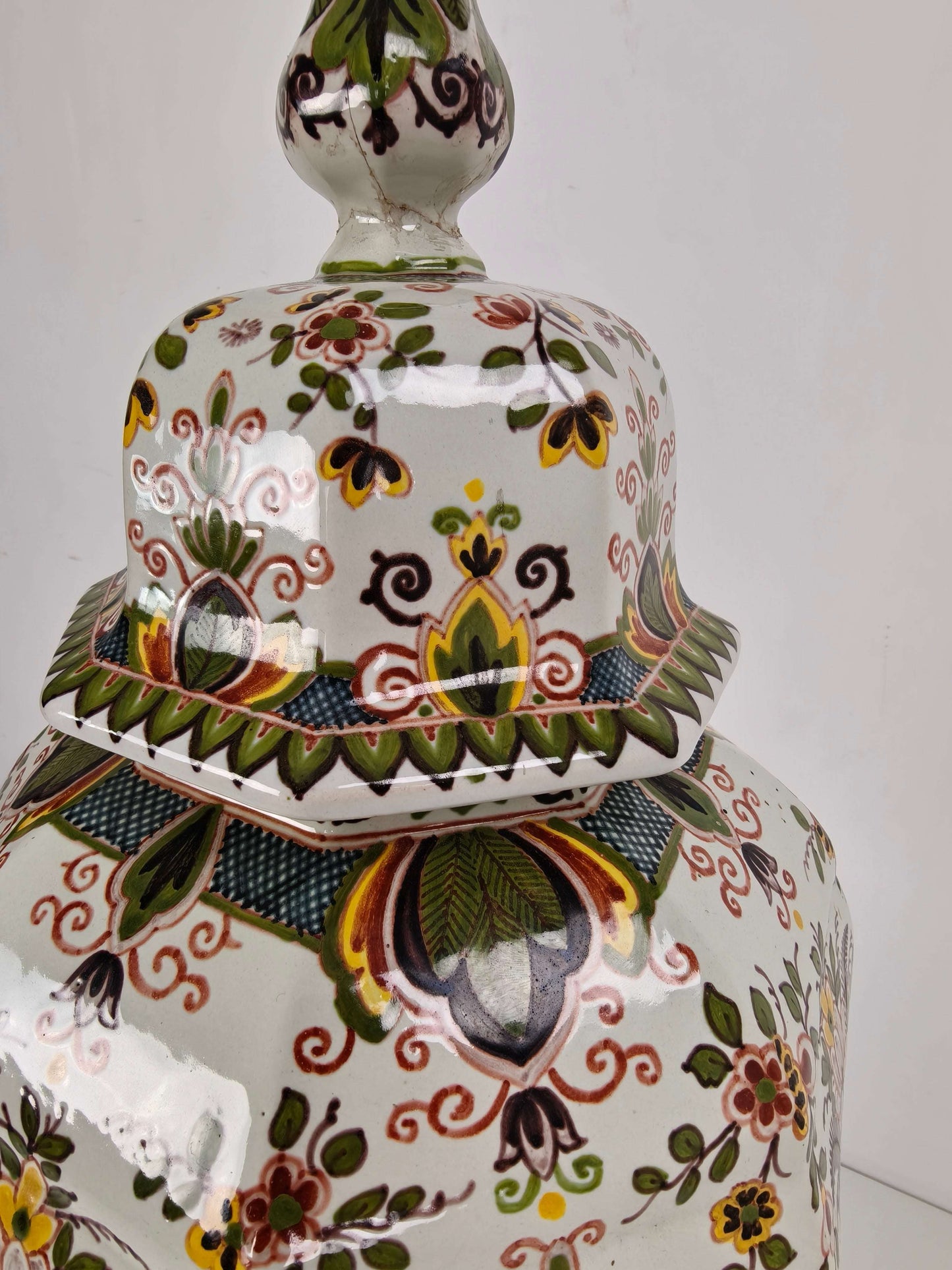Makkum Tichelaar Lidded Pot, Hand-Painted Porcelain – Dutch Makkum Tichelaar Lidded Pot, Hand-Painted Porcelain – Dutch