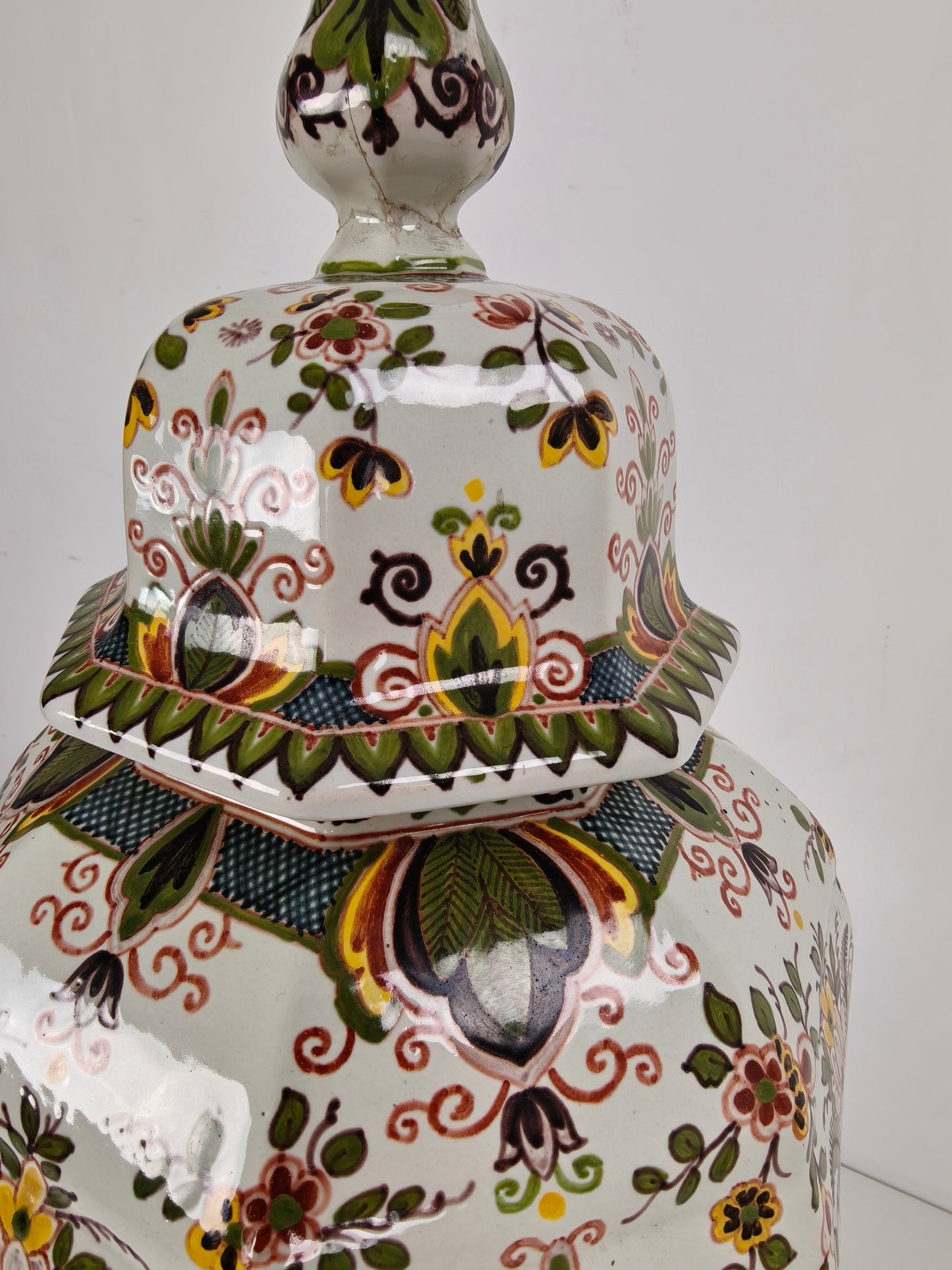 Makkum Tichelaar Lidded Pot, Hand-Painted Porcelain – Dutch Makkum Tichelaar Lidded Pot, Hand-Painted Porcelain – Dutch
