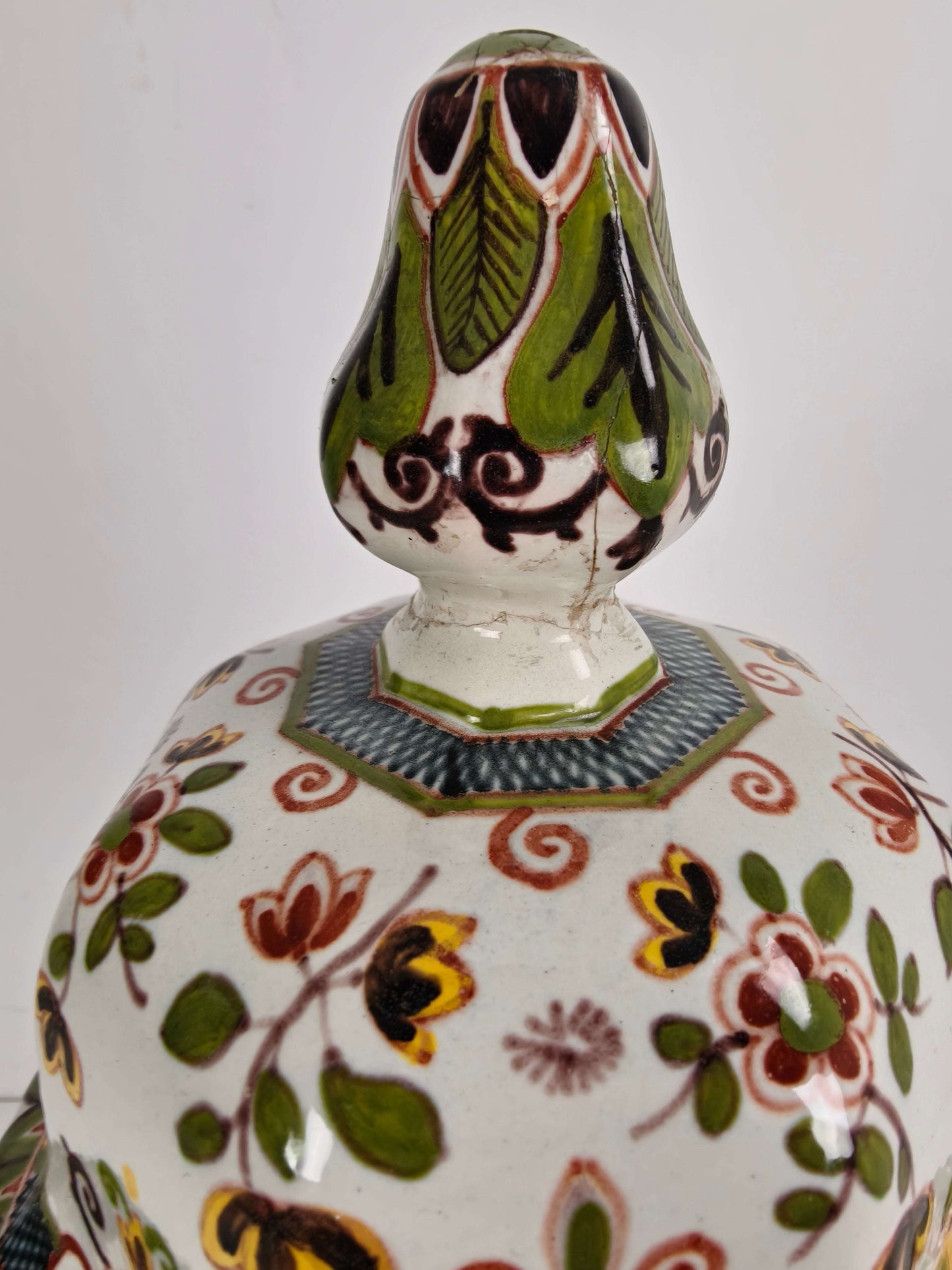 Makkum Tichelaar Lidded Pot, Hand-Painted Porcelain – Dutch Makkum Tichelaar Lidded Pot, Hand-Painted Porcelain – Dutch