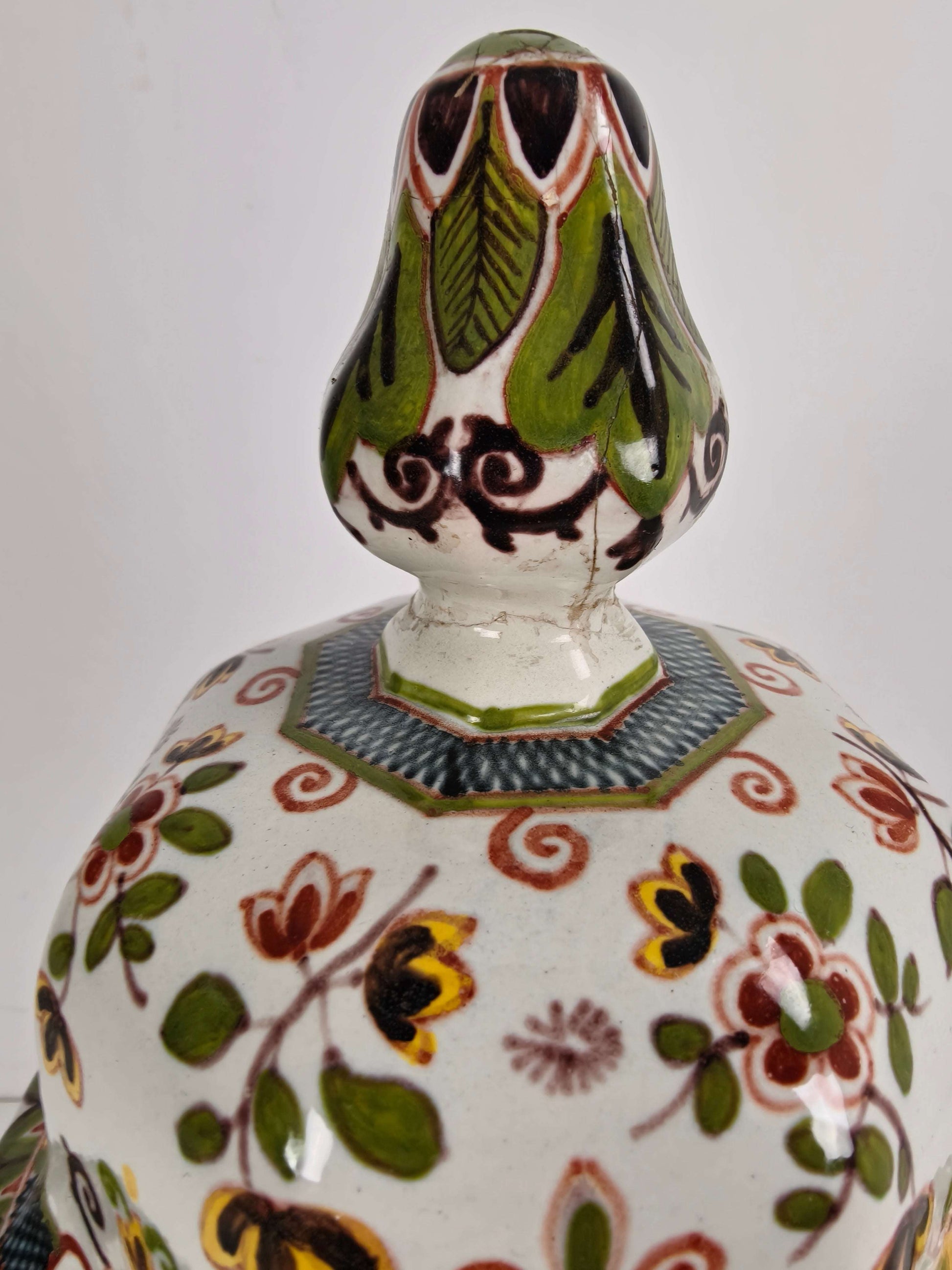 Makkum Tichelaar Lidded Pot, Hand-Painted Porcelain – Dutch Makkum Tichelaar Lidded Pot, Hand-Painted Porcelain – Dutch