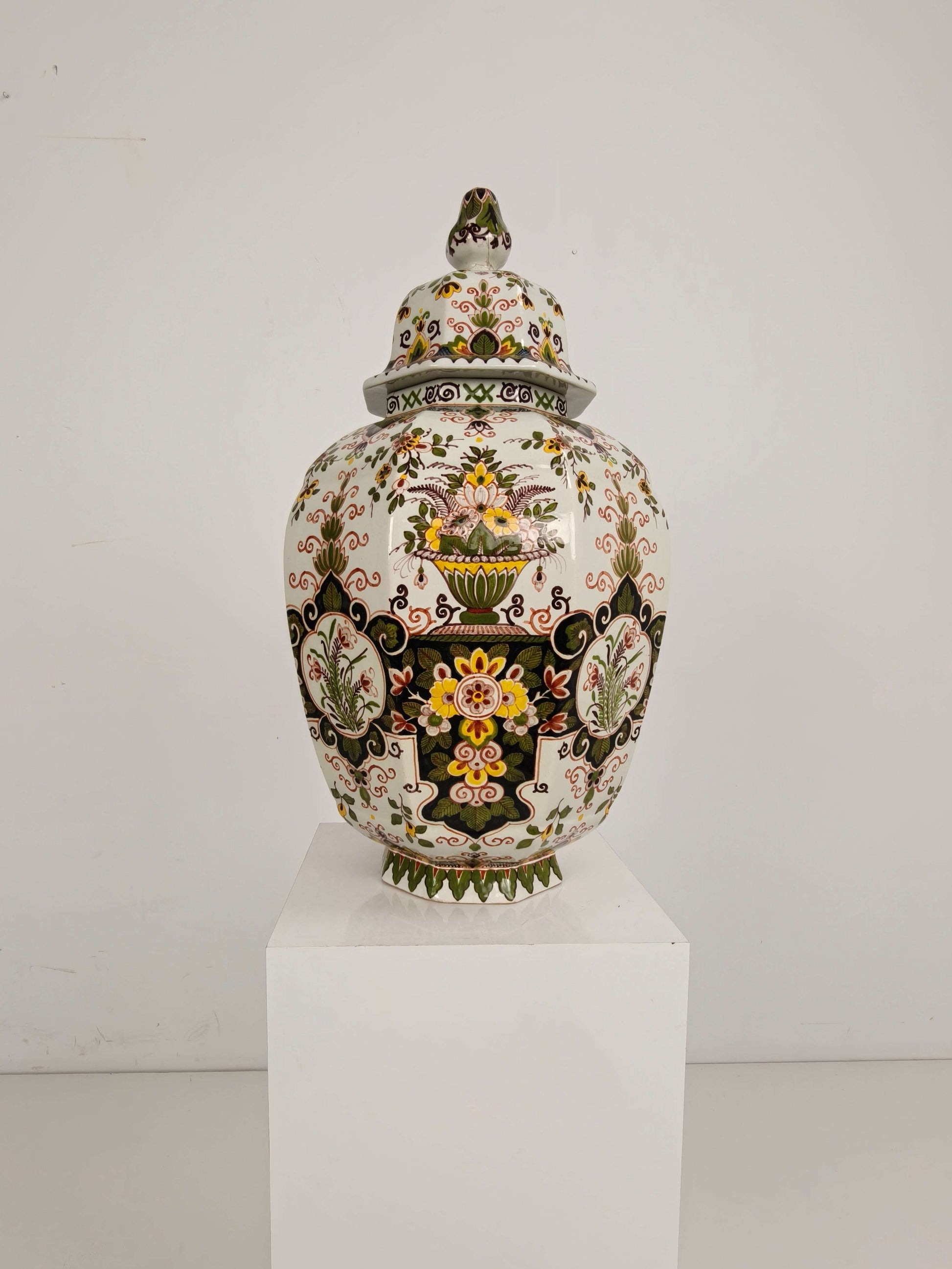 Makkum Tichelaar Lidded Pot, Hand-Painted Porcelain – Dutch Makkum Tichelaar Lidded Pot, Hand-Painted Porcelain – Dutch