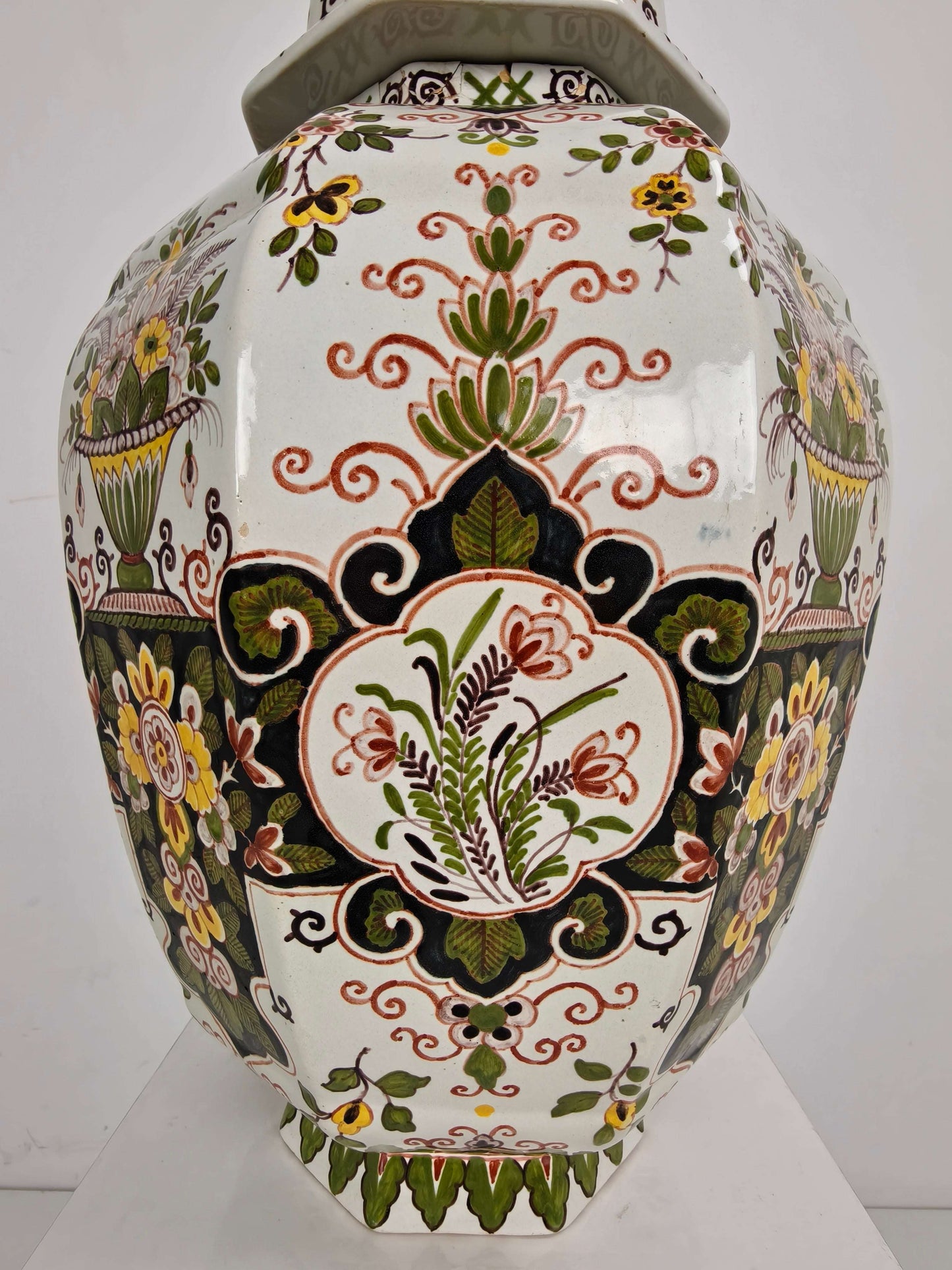 Makkum Tichelaar Lidded Pot, Hand-Painted Porcelain – Dutch Makkum Tichelaar Lidded Pot, Hand-Painted Porcelain – Dutch