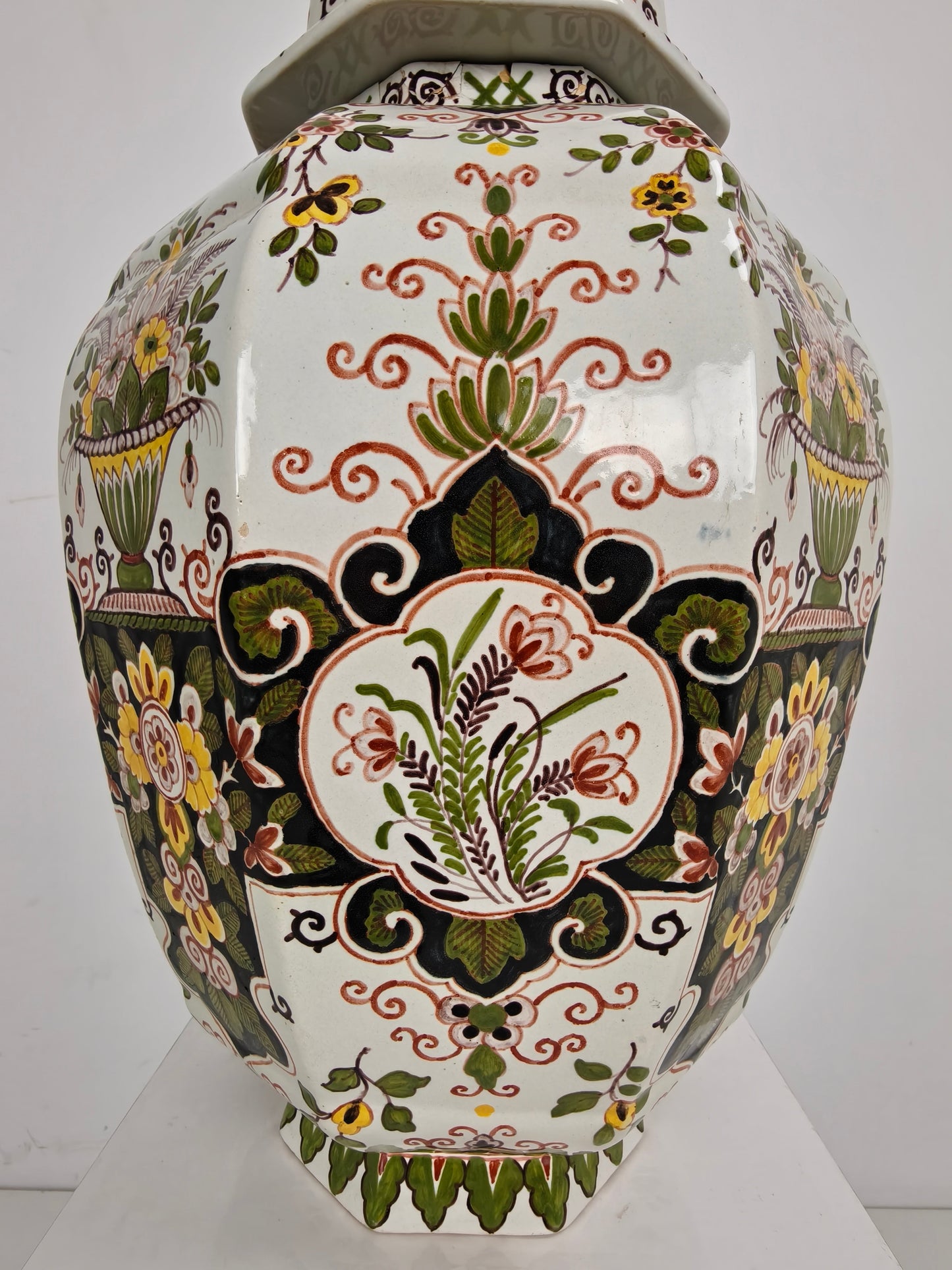 Makkum Tichelaar Lidded Pot, Hand-Painted Porcelain – Dutch Makkum Tichelaar Lidded Pot, Hand-Painted Porcelain – Dutch