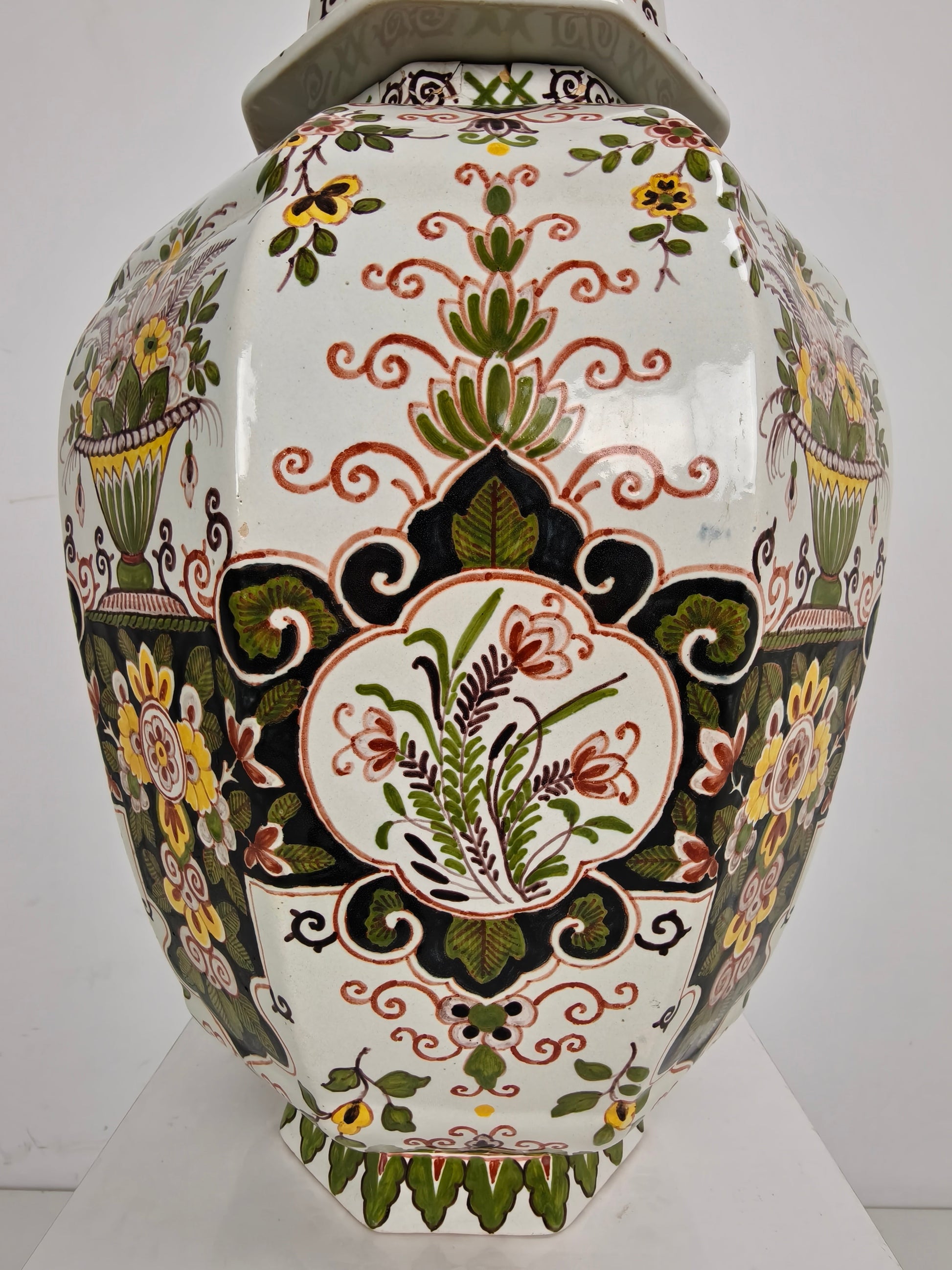 Makkum Tichelaar Lidded Pot, Hand-Painted Porcelain – Dutch Makkum Tichelaar Lidded Pot, Hand-Painted Porcelain – Dutch