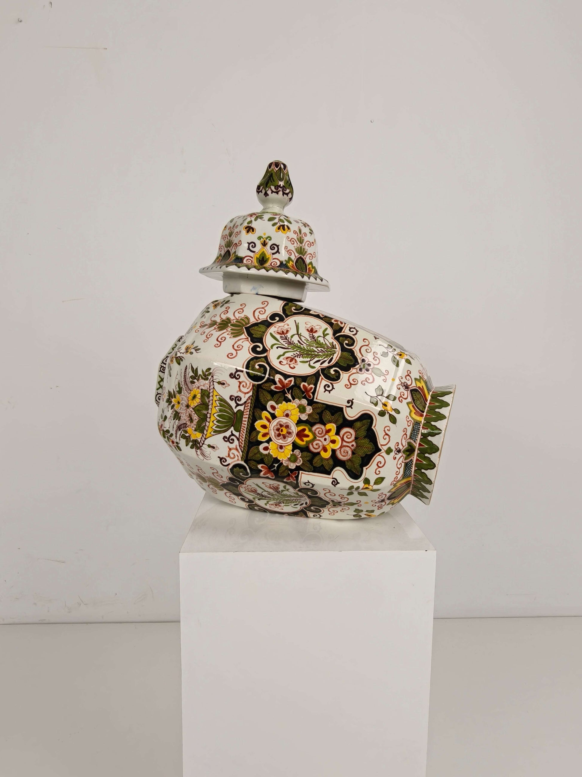 Makkum Tichelaar Lidded Pot, Hand-Painted Porcelain – Dutch Makkum Tichelaar Lidded Pot, Hand-Painted Porcelain – Dutch