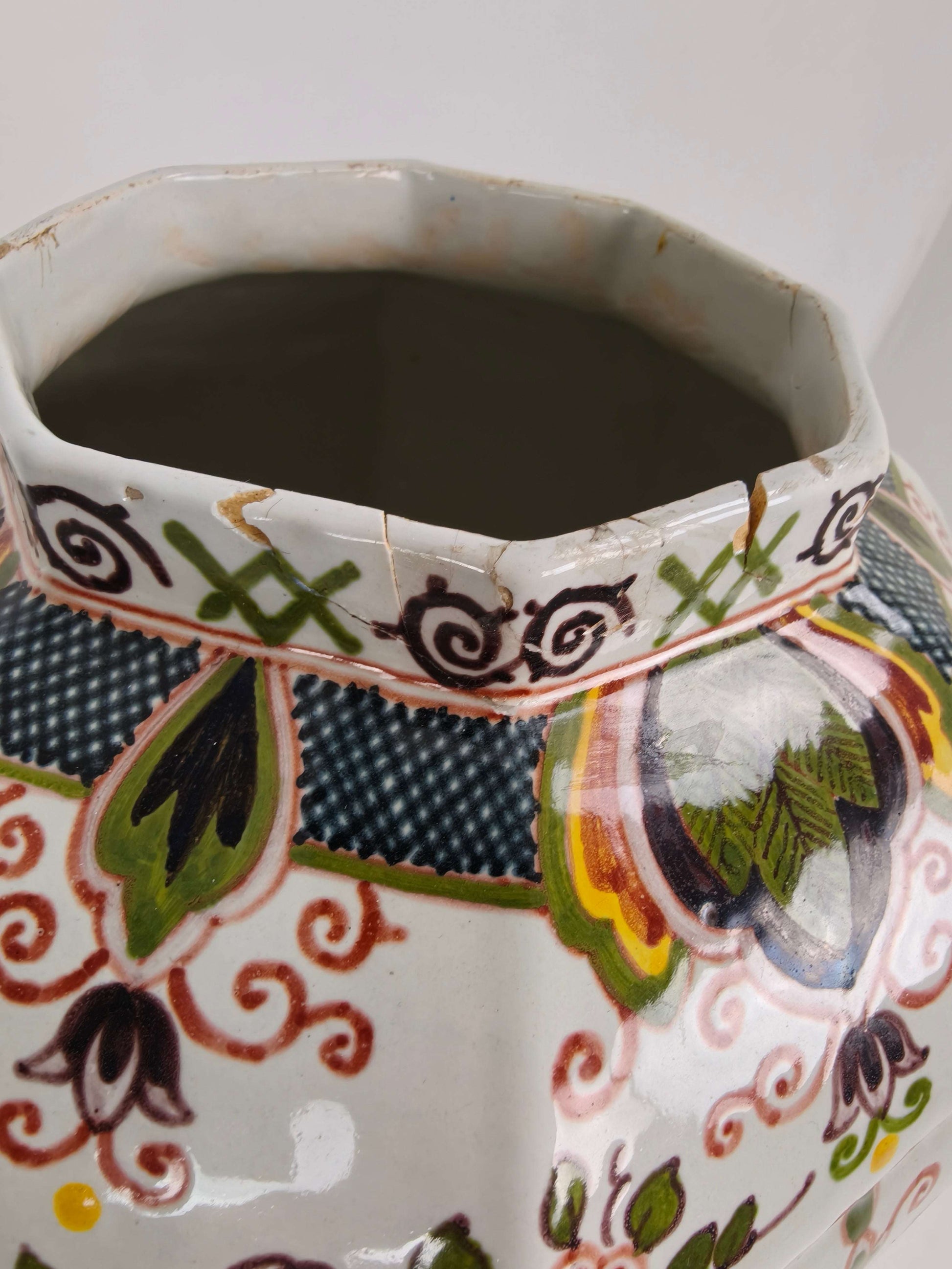 Makkum Tichelaar Lidded Pot, Hand-Painted Porcelain – Dutch Makkum Tichelaar Lidded Pot, Hand-Painted Porcelain – Dutch
