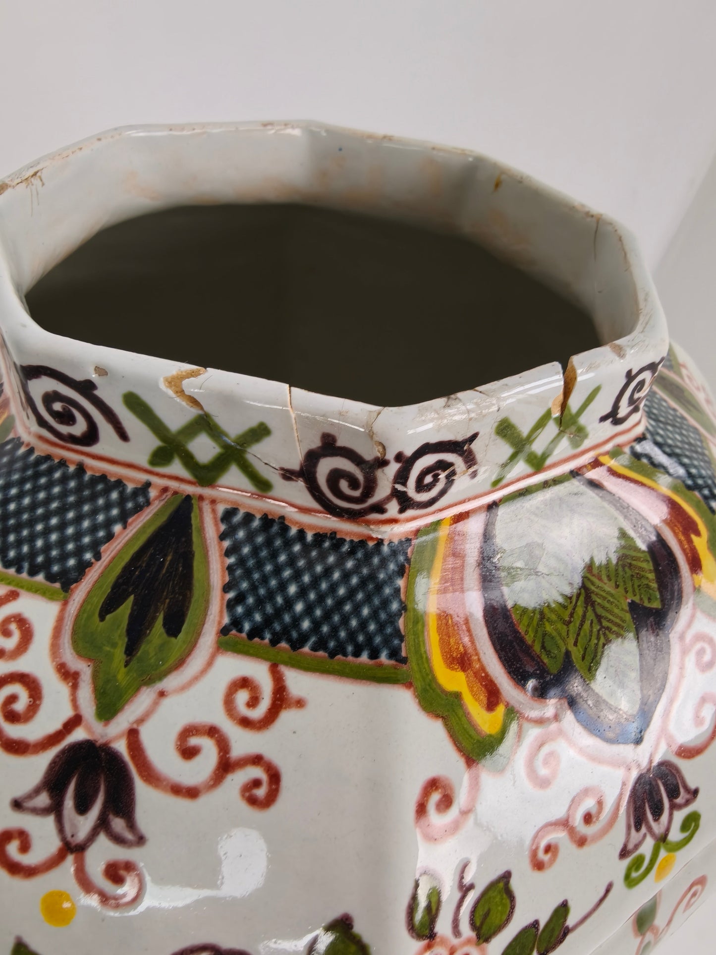 Makkum Tichelaar Lidded Pot, Hand-Painted Porcelain – Dutch Makkum Tichelaar Lidded Pot, Hand-Painted Porcelain – Dutch