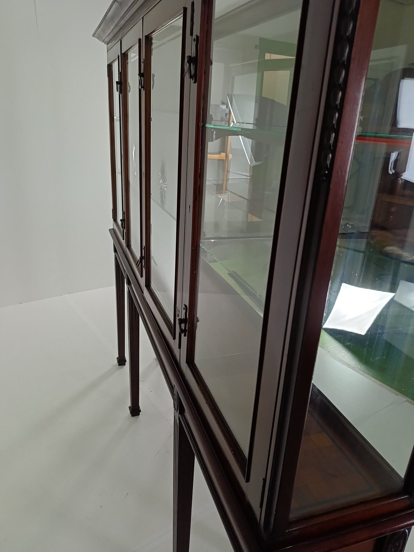 Neoclassical Mahogany Shop Display Cabinet Made By A Edmonds&Co Neoclassical Mahogany Shop Display Cabinet Made By A Edmonds&Co