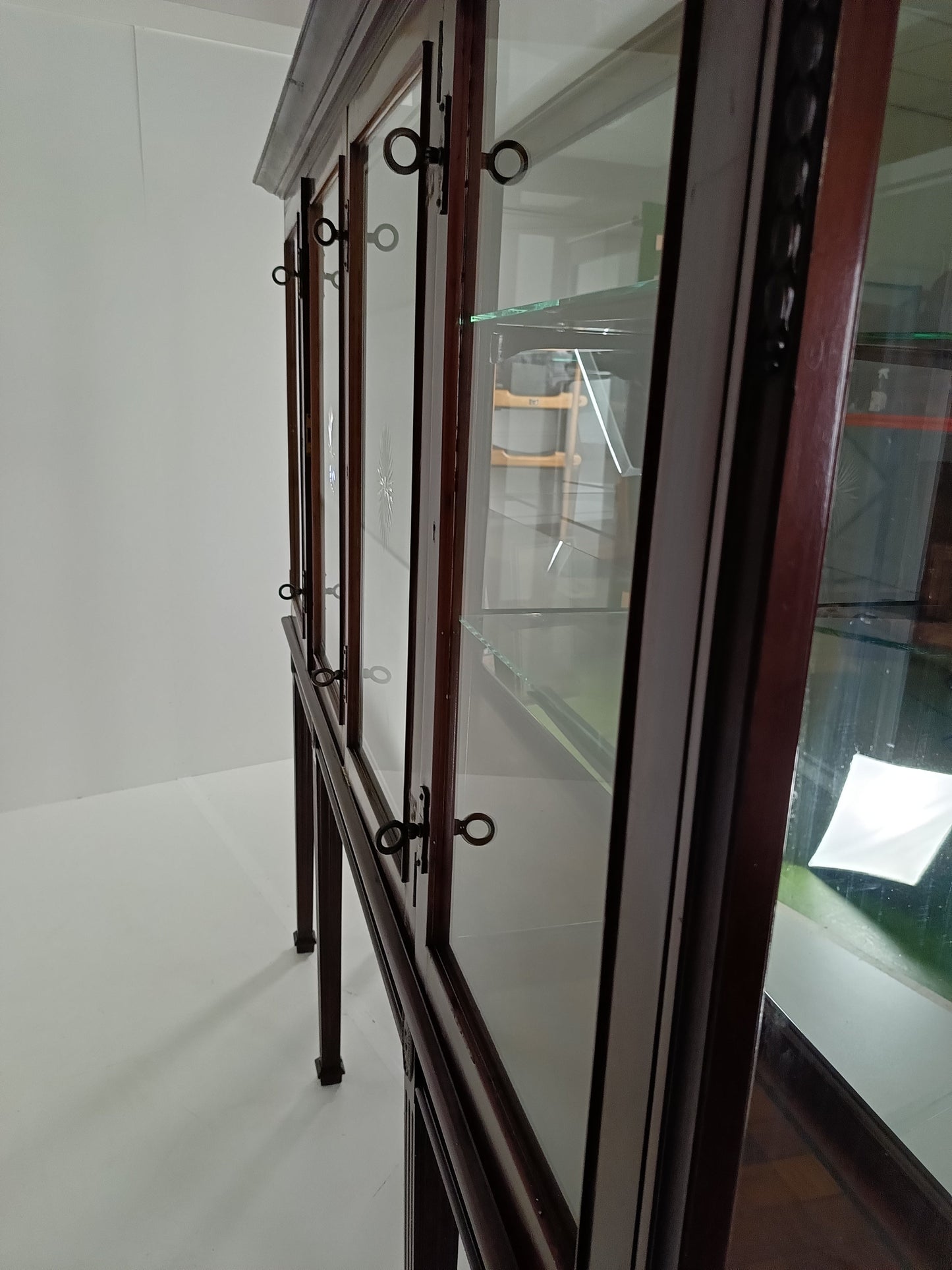 Neoclassical Mahogany Shop Display Cabinet Made By A Edmonds&Co Neoclassical Mahogany Shop Display Cabinet Made By A Edmonds&Co