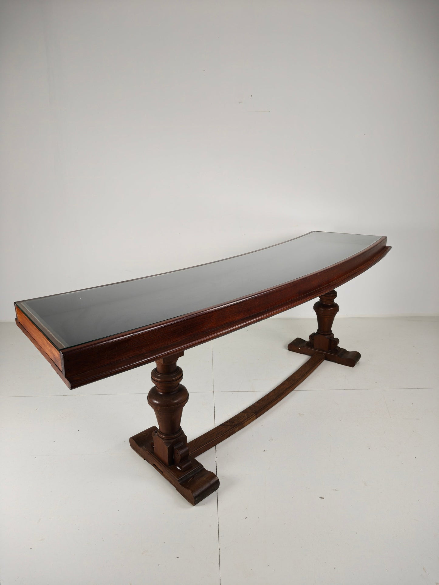 Oak Museum Display Cabinet (1940s–50s) – Horizontal Curved Model Oak Museum Display Cabinet (1940s–50s) – Horizontal Curved Model