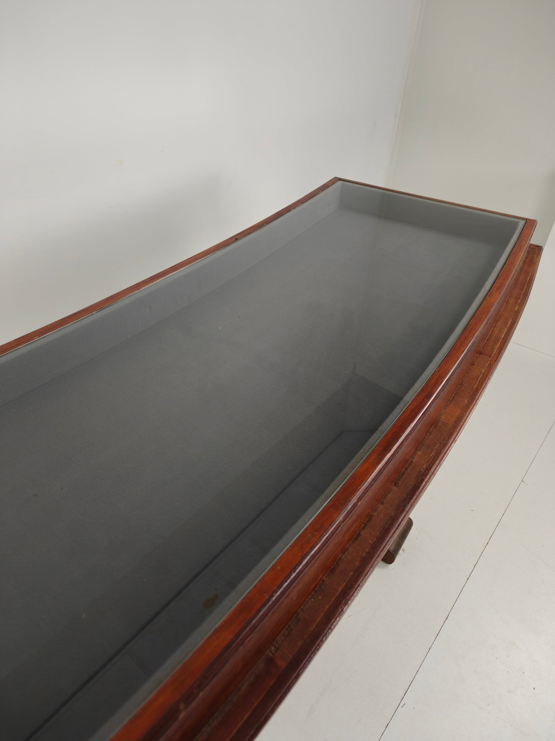 Oak Museum Display Cabinet (1940s–50s) – Horizontal Curved Model Oak Museum Display Cabinet (1940s–50s) – Horizontal Curved Model