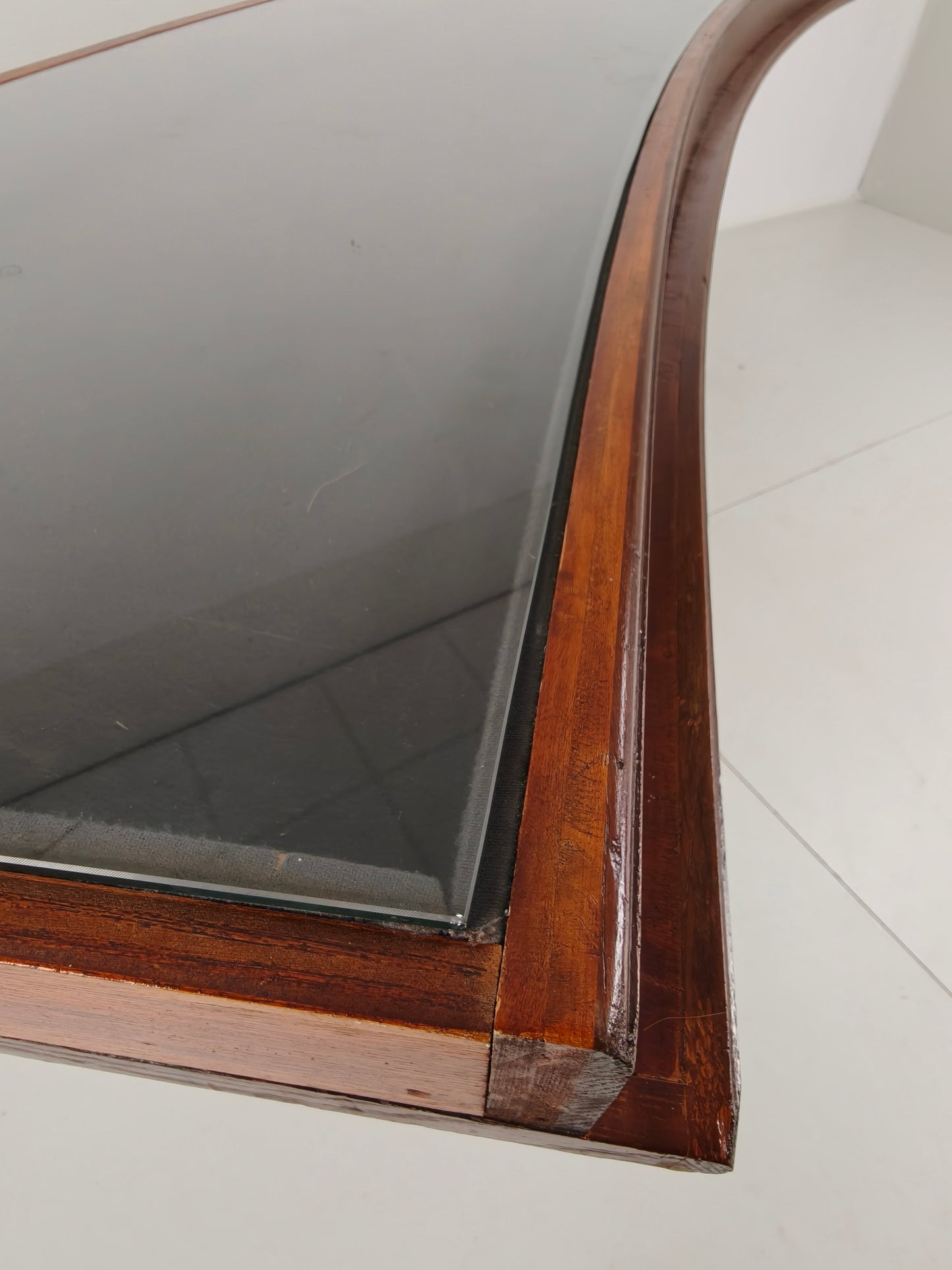 Oak Museum Display Cabinet from the 1940s-50s – Horizontal Curved Model Oak Museum Display Cabinet from the 1940s-50s – Horizontal Curved Model