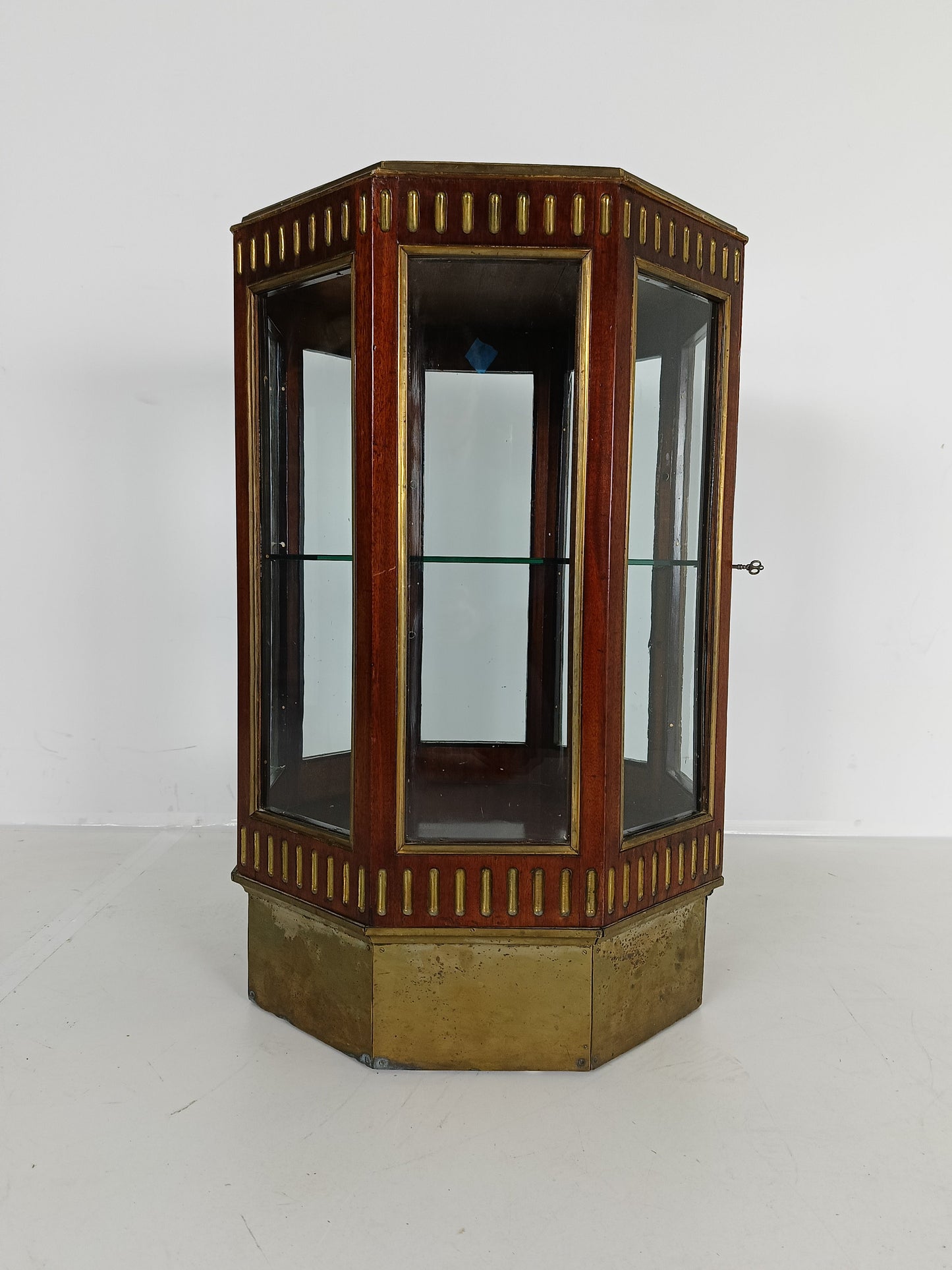 Octagonal Display Cabinet 19 century Octagonal Display Cabinet 19 century