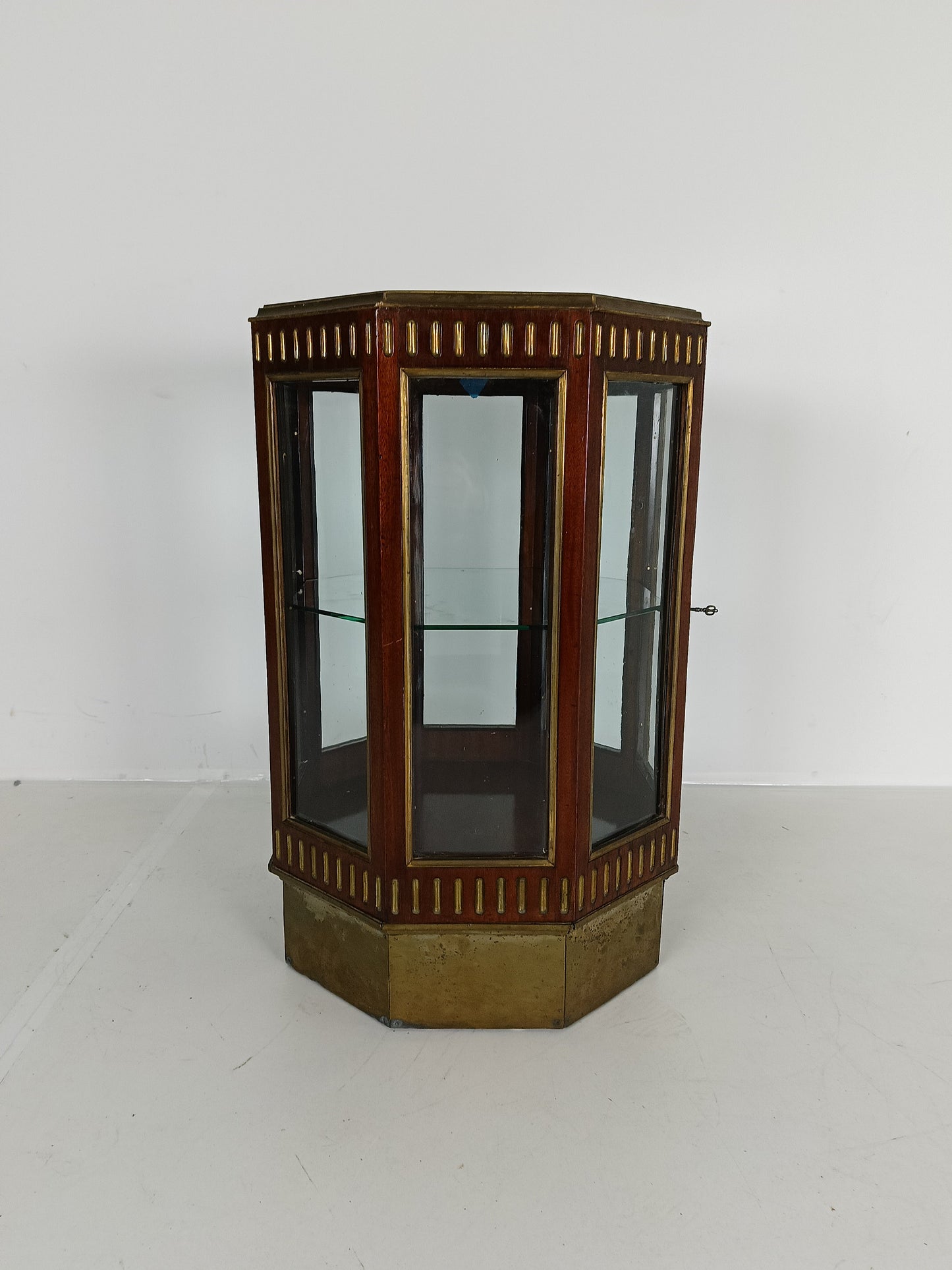 Octagonal Display Cabinet 19 century Octagonal Display Cabinet 19 century