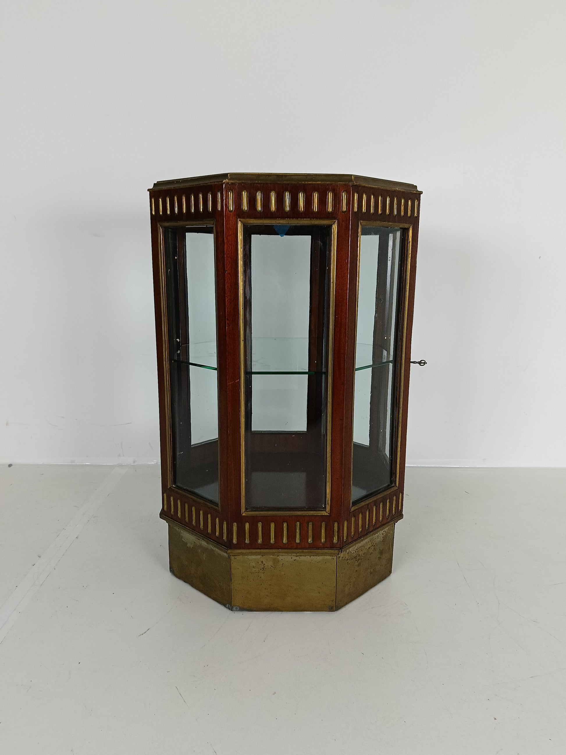 Octagonal Display Cabinet 19 century Octagonal Display Cabinet 19 century