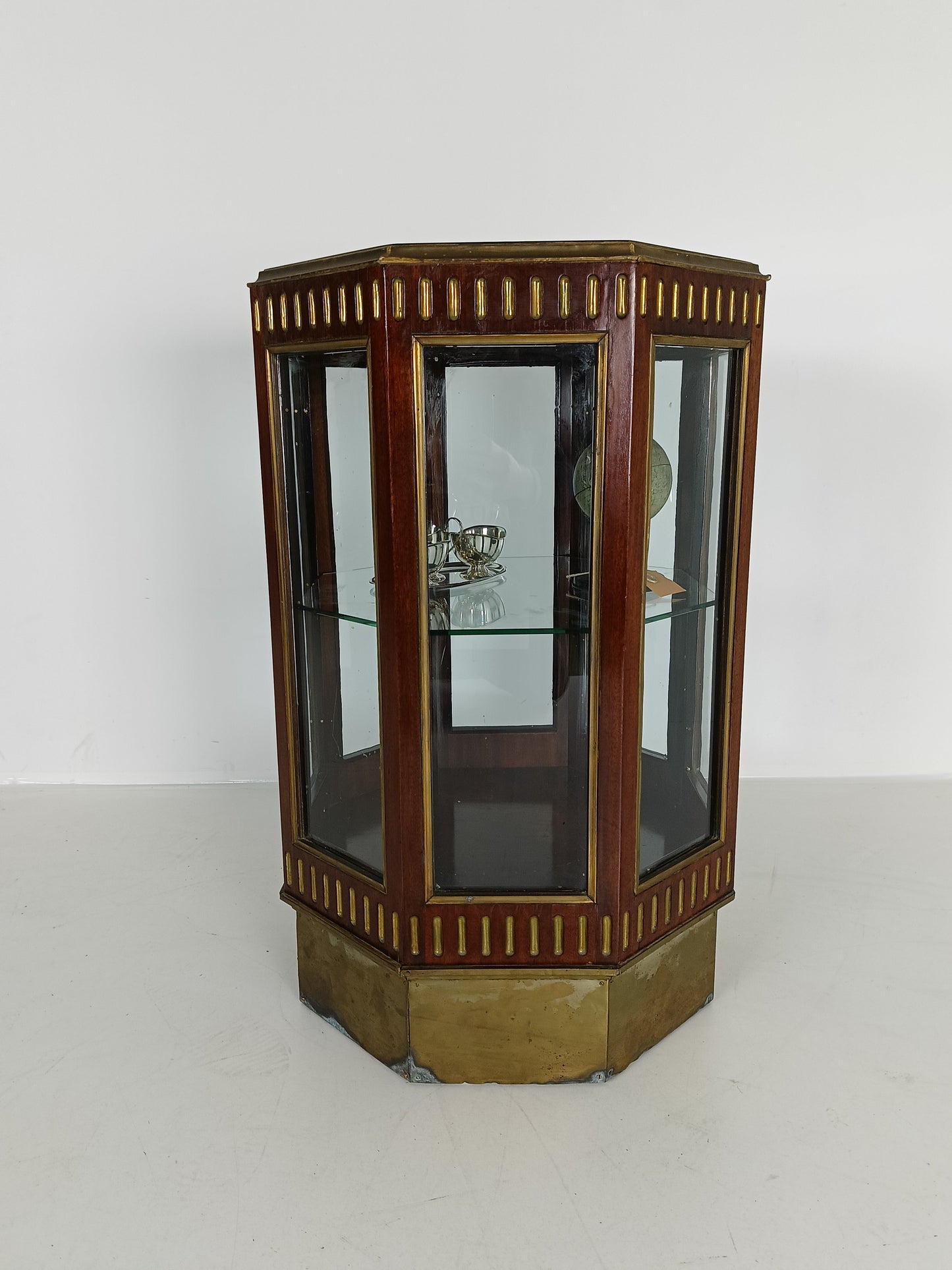 Octagonal Display Cabinet 19 century Octagonal Display Cabinet 19 century