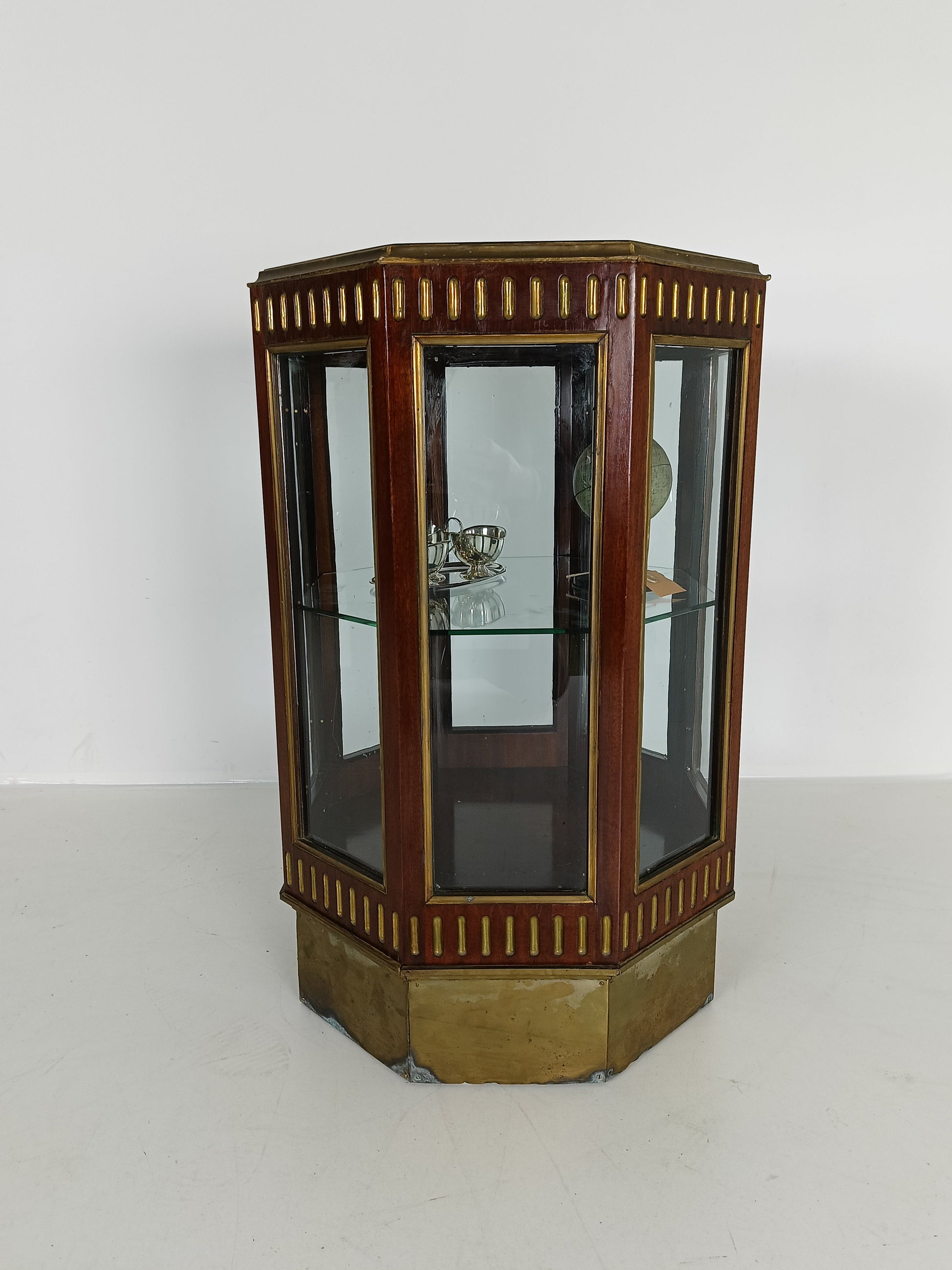 Octagonal Display Cabinet 19 century Octagonal Display Cabinet 19 century