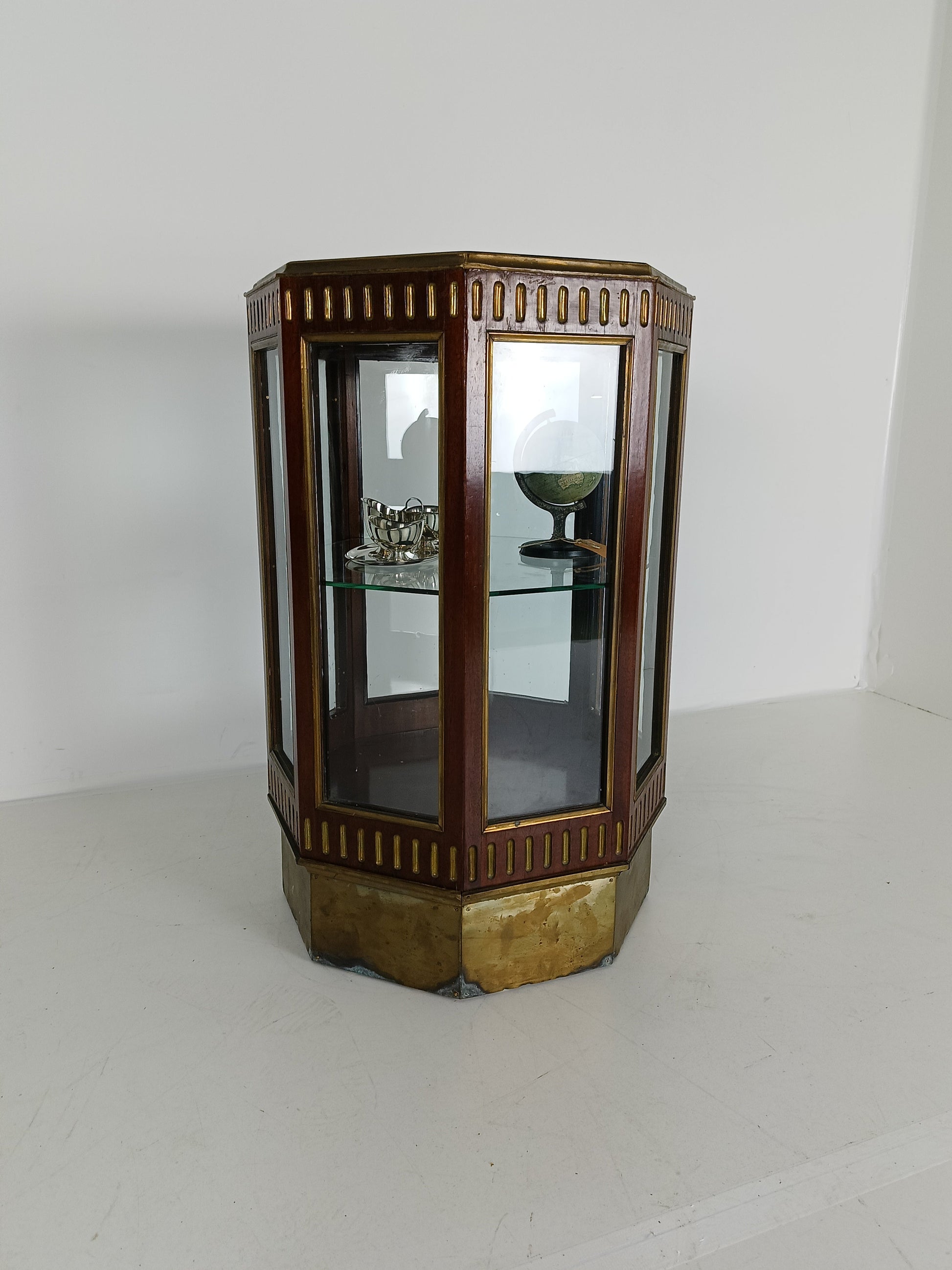 Octagonal Display Cabinet 19 century Octagonal Display Cabinet 19 century