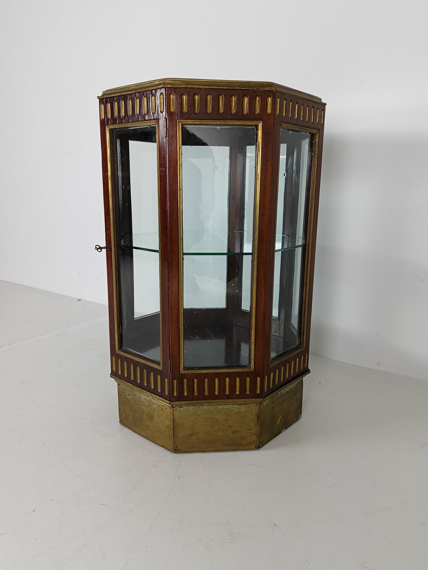 Octagonal Display Cabinet 19 century Octagonal Display Cabinet 19 century