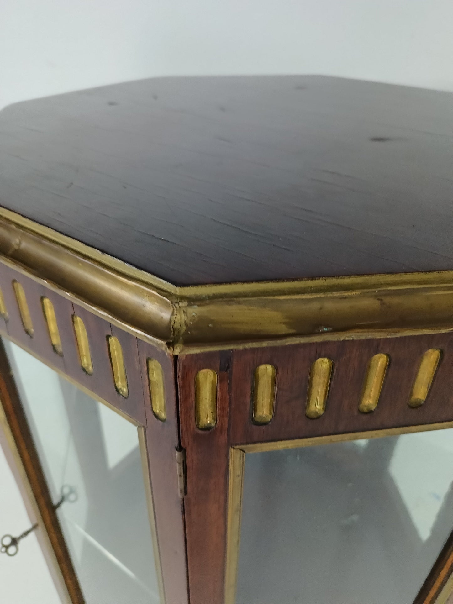 Octagonal Display Cabinet 19 century Octagonal Display Cabinet 19 century