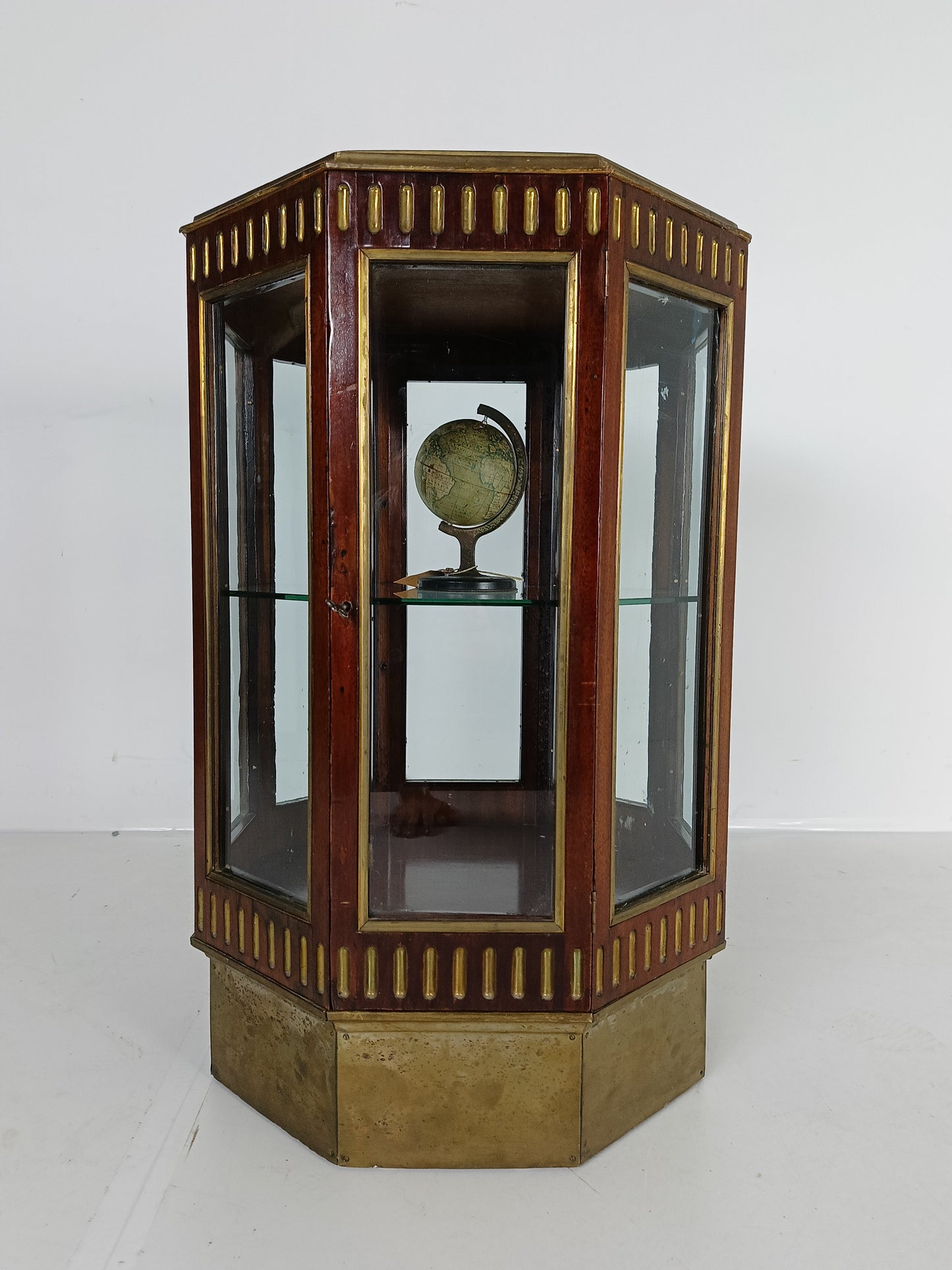 Octagonal Display Cabinet 19 century Octagonal Display Cabinet 19 century