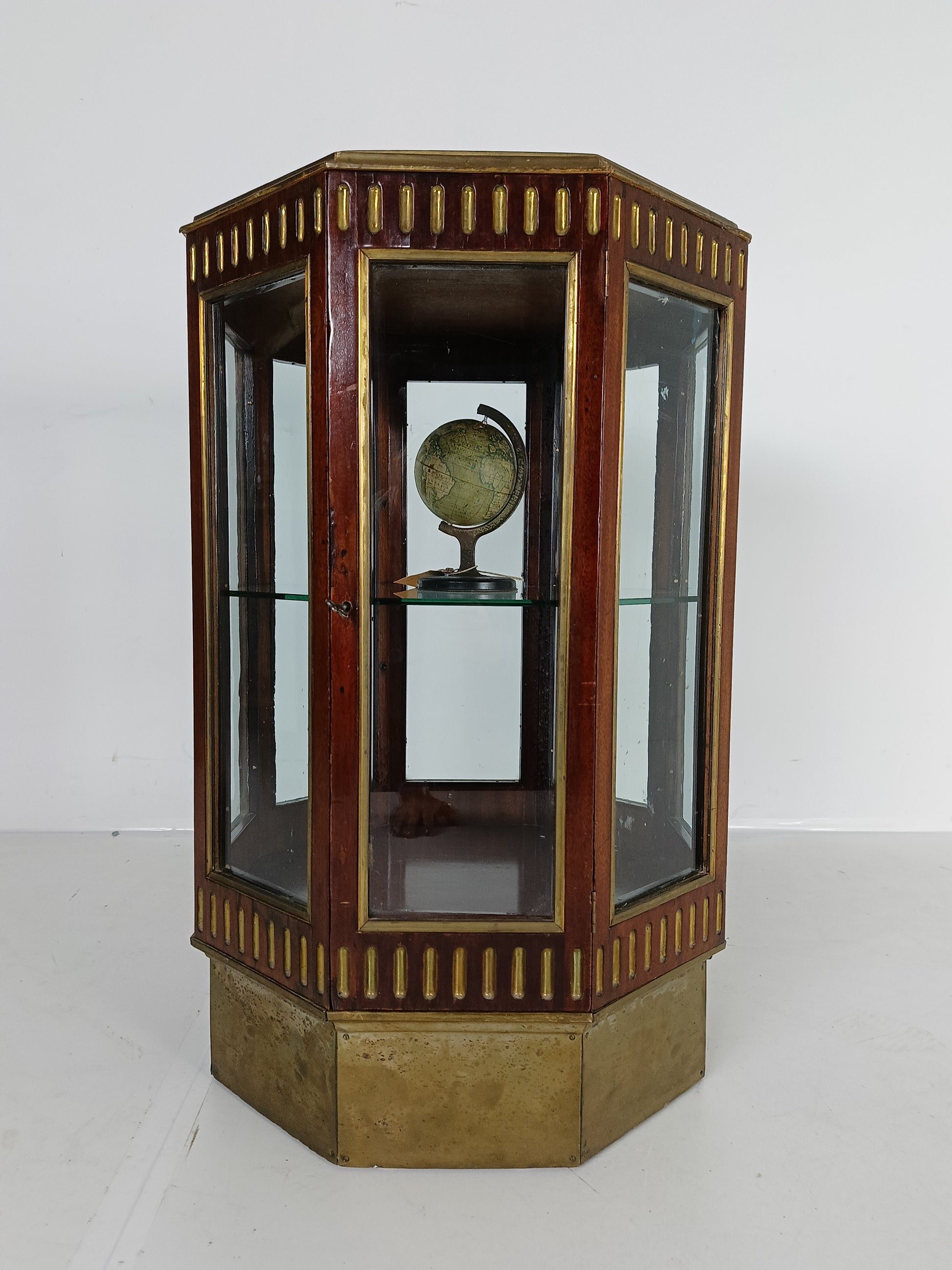 Octagonal Display Cabinet 19 century Octagonal Display Cabinet 19 century
