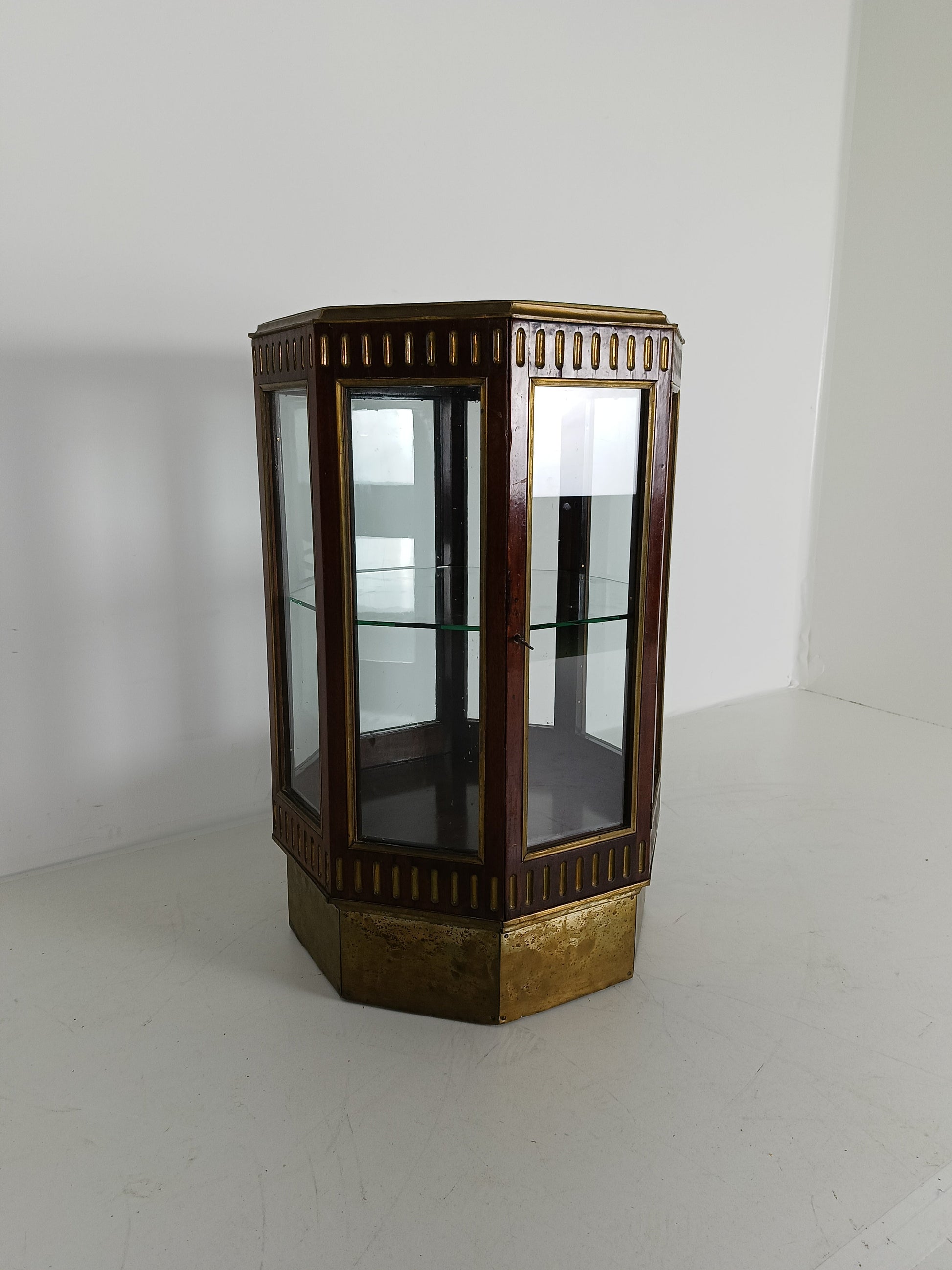 Octagonal Display Cabinet 19 century Octagonal Display Cabinet 19 century