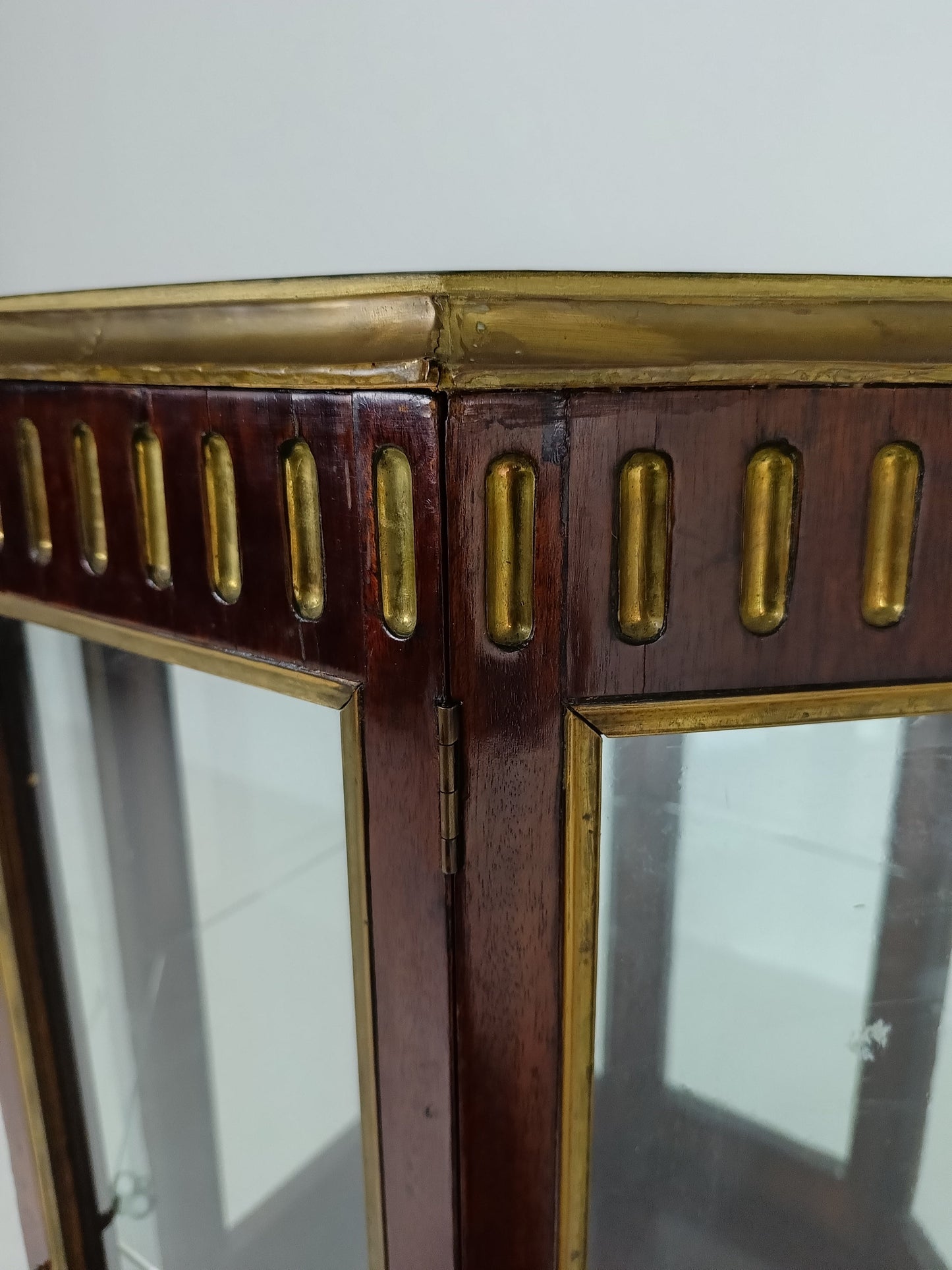 Octagonal Display Cabinet 19 century Octagonal Display Cabinet 19 century