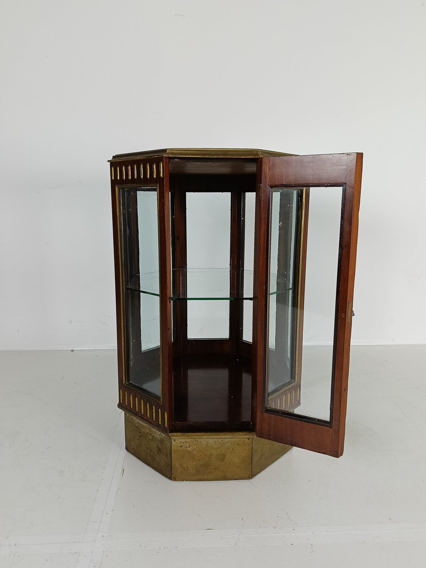 Octagonal Display Cabinet 19 century Octagonal Display Cabinet 19 century