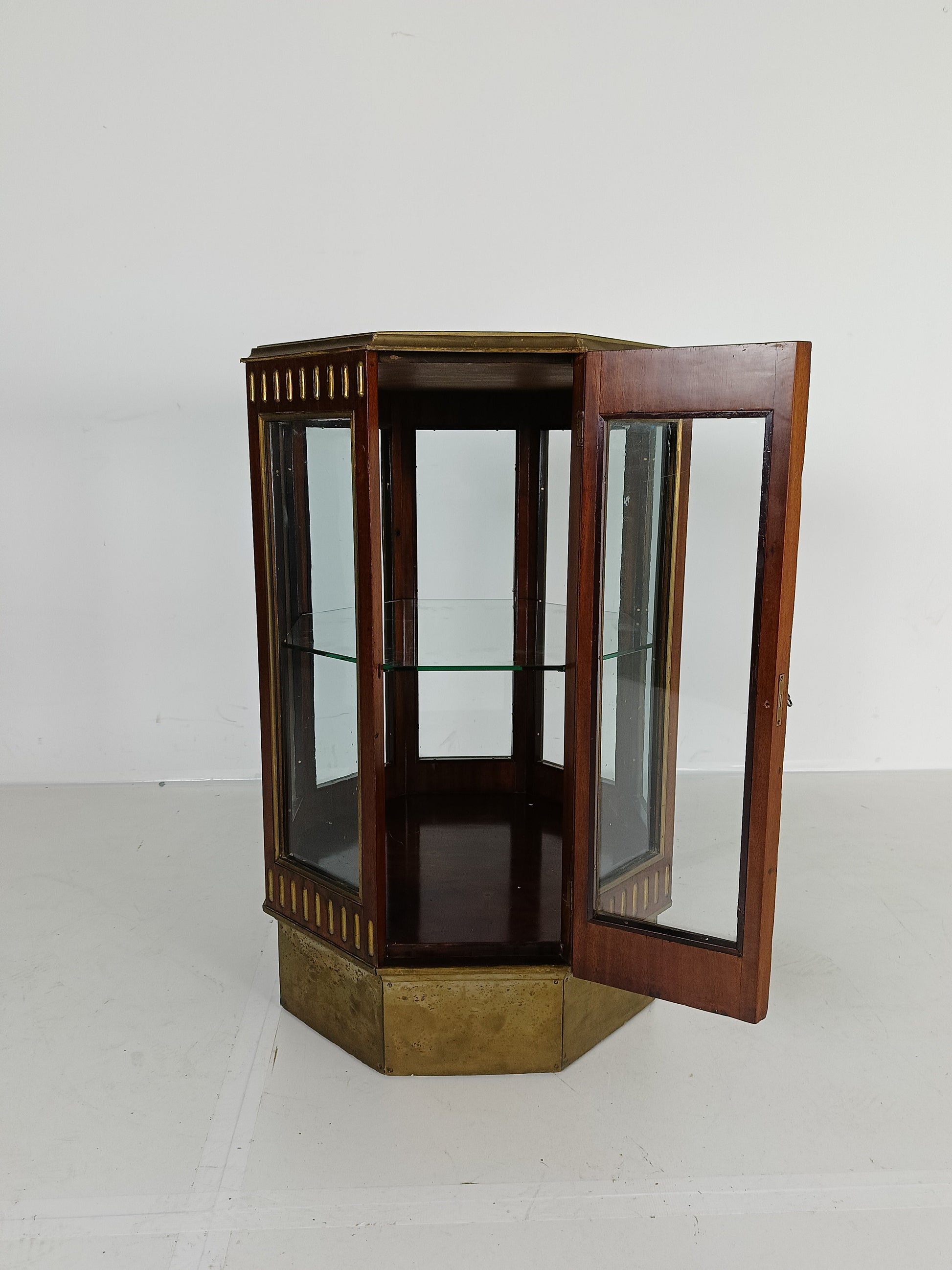 Octagonal Display Cabinet 19 century Octagonal Display Cabinet 19 century