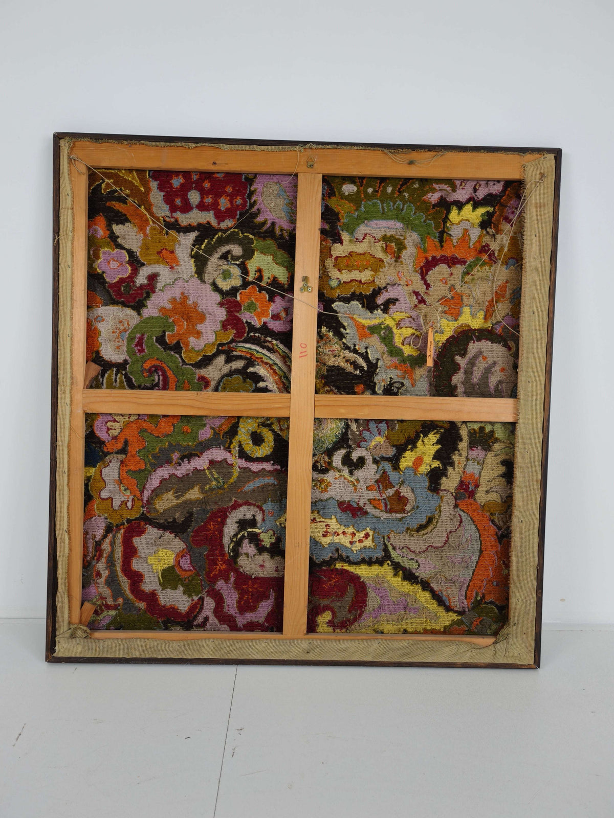 Original French Hand-Embroidered Textile – Griffin & Floral Design – c.1930–1940 Original French Hand-Embroidered Textile – Griffin & Floral Design – c.1930–1940