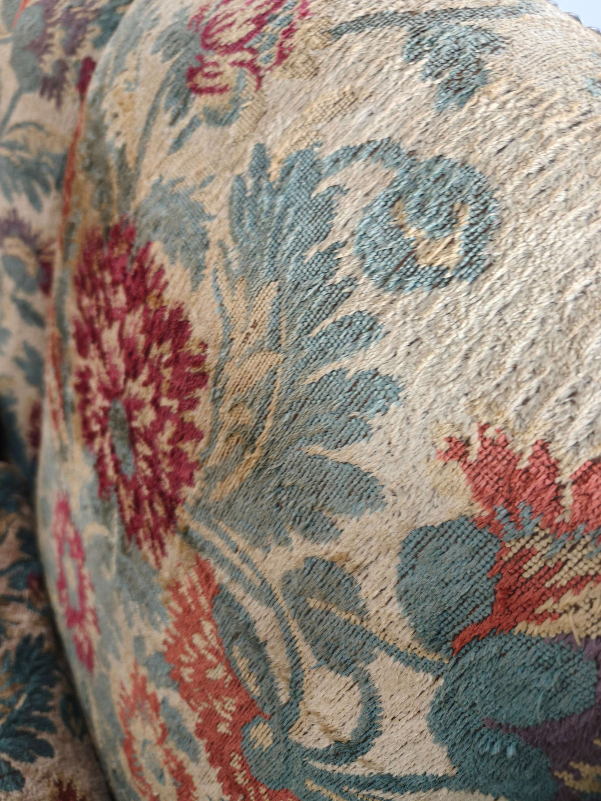 Os de Mouton Sofa in Tapestry – Country House Style, 19th Century (ca. 1820)
