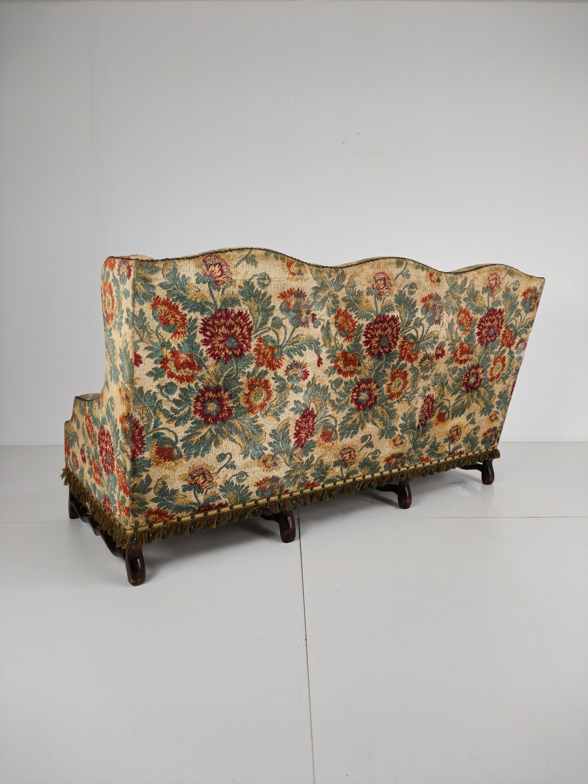 Os de Mouton Sofa in Tapestry – Country House Style, 19th Century (ca. 1820) Os de Mouton Sofa in Tapestry – Country House Style, 19th Century (ca. 1820)