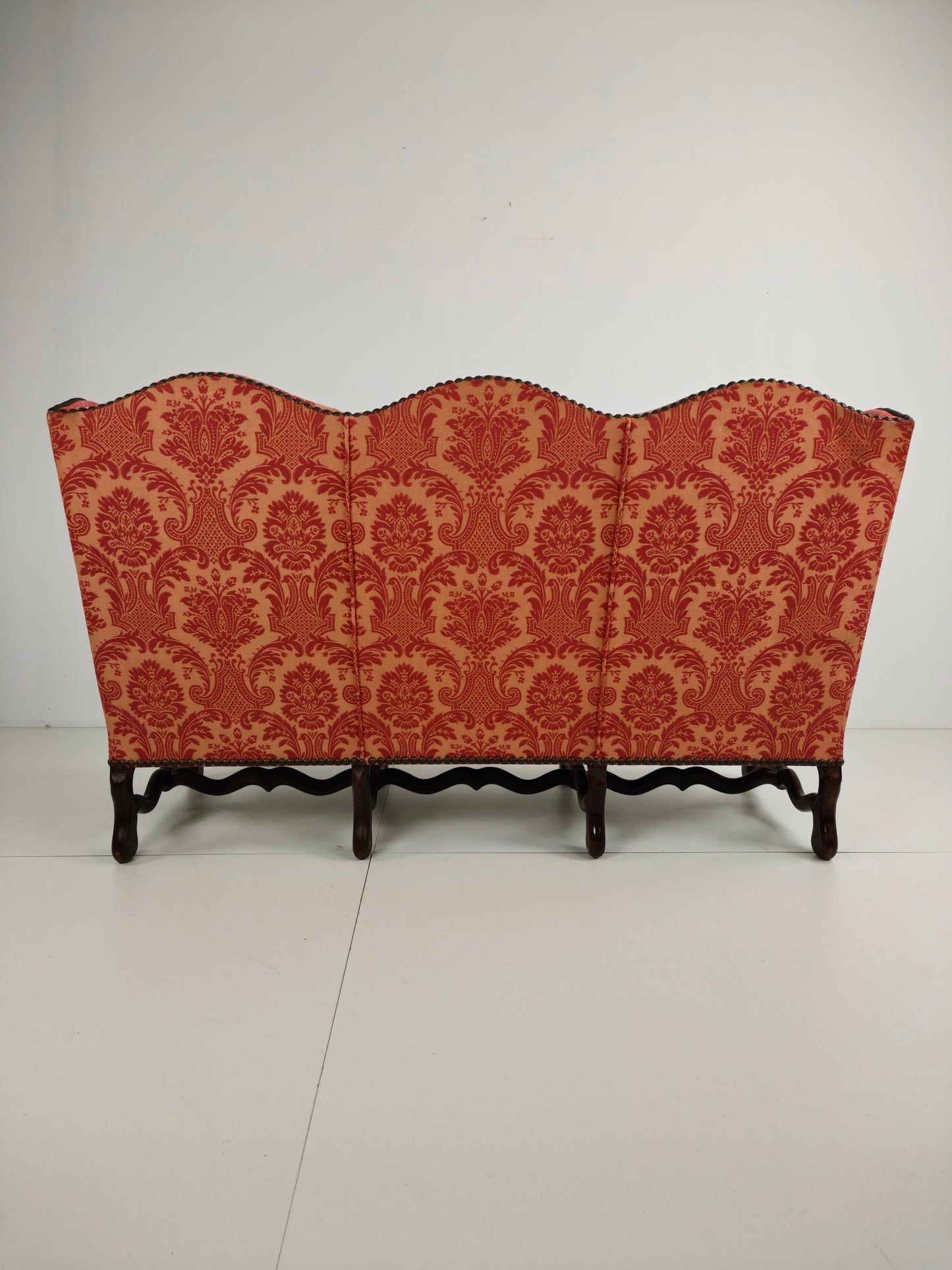Os de Mouton Sofa in Tapestry – Early French Country House Style, 18th Os de Mouton Sofa in Tapestry – Early French Country House Style, 18th