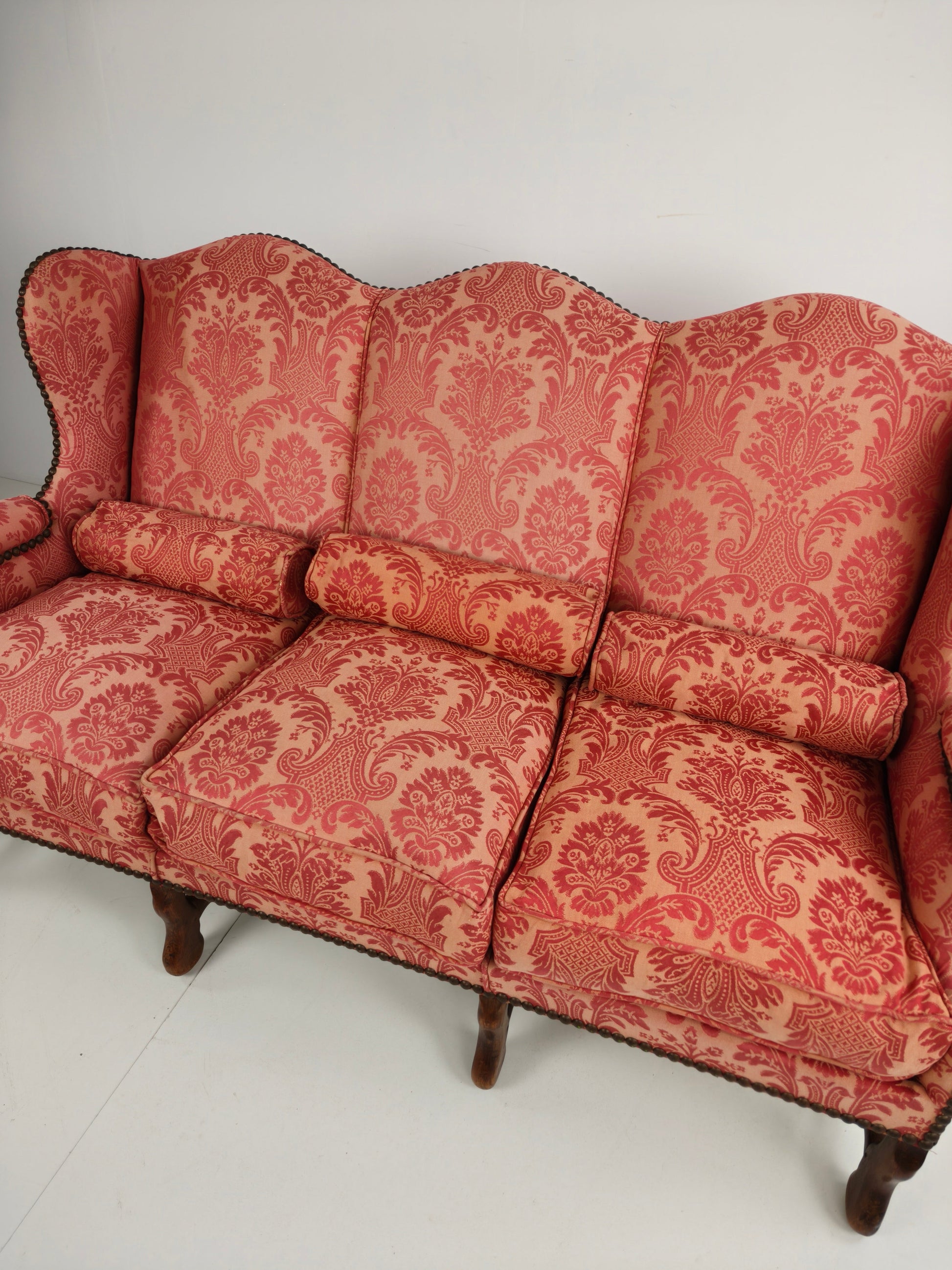 Os de Mouton Sofa in Tapestry – Early French Country House Style, 18th Os de Mouton Sofa in Tapestry – Early French Country House Style, 18th