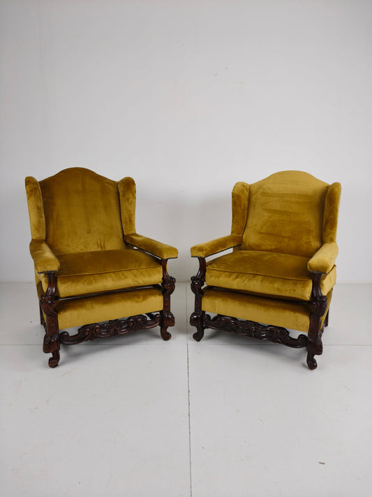 Pair of 19th-Century Carved Walnut Armchairs – Floral Motifs – Velvet Upholstery Pair of 19th-Century Carved Walnut Armchairs – Floral Motifs – Velvet Upholstery