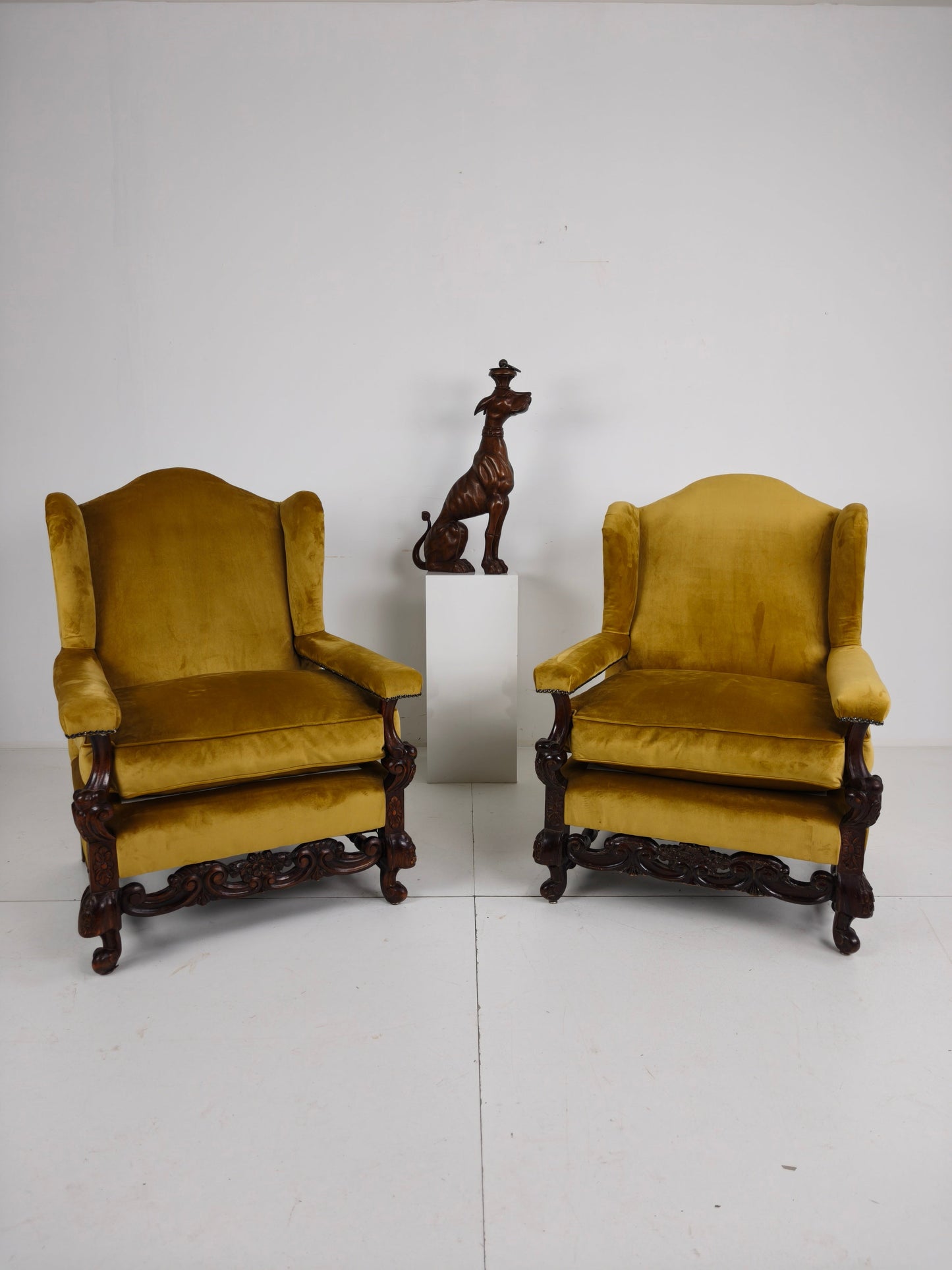 Pair of 19th-Century Carved Walnut Armchairs – Floral Motifs – Velvet Upholstery Pair of 19th-Century Carved Walnut Armchairs – Floral Motifs – Velvet Upholstery