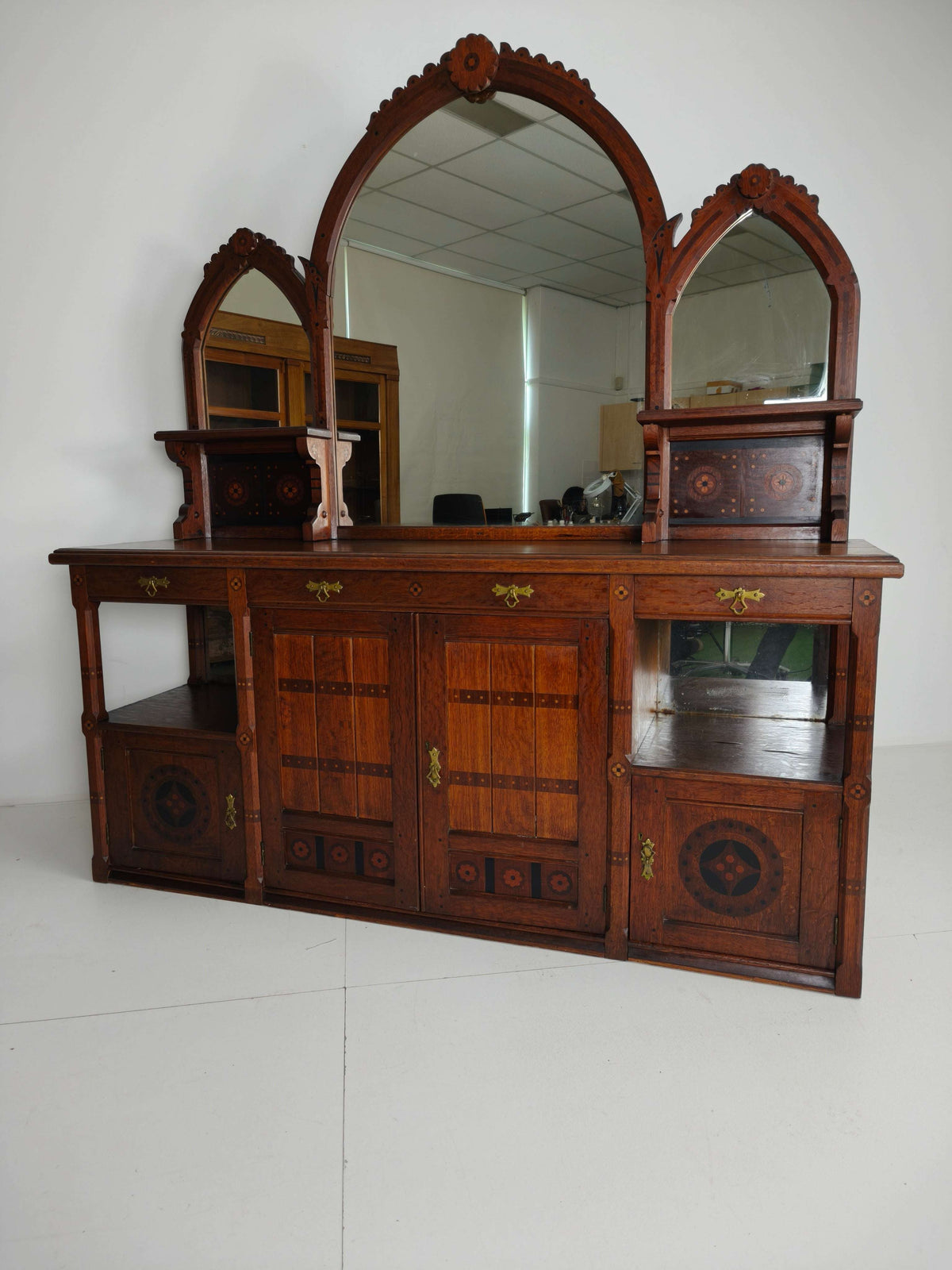 Rare 19th-Century English Arts & Crafts Oak Sideboard by Pratt & Prince – Sunflower Motif Inlay Rare 19th-Century English Arts & Crafts Oak Sideboard by Pratt & Prince – Sunflower Motif Inlay