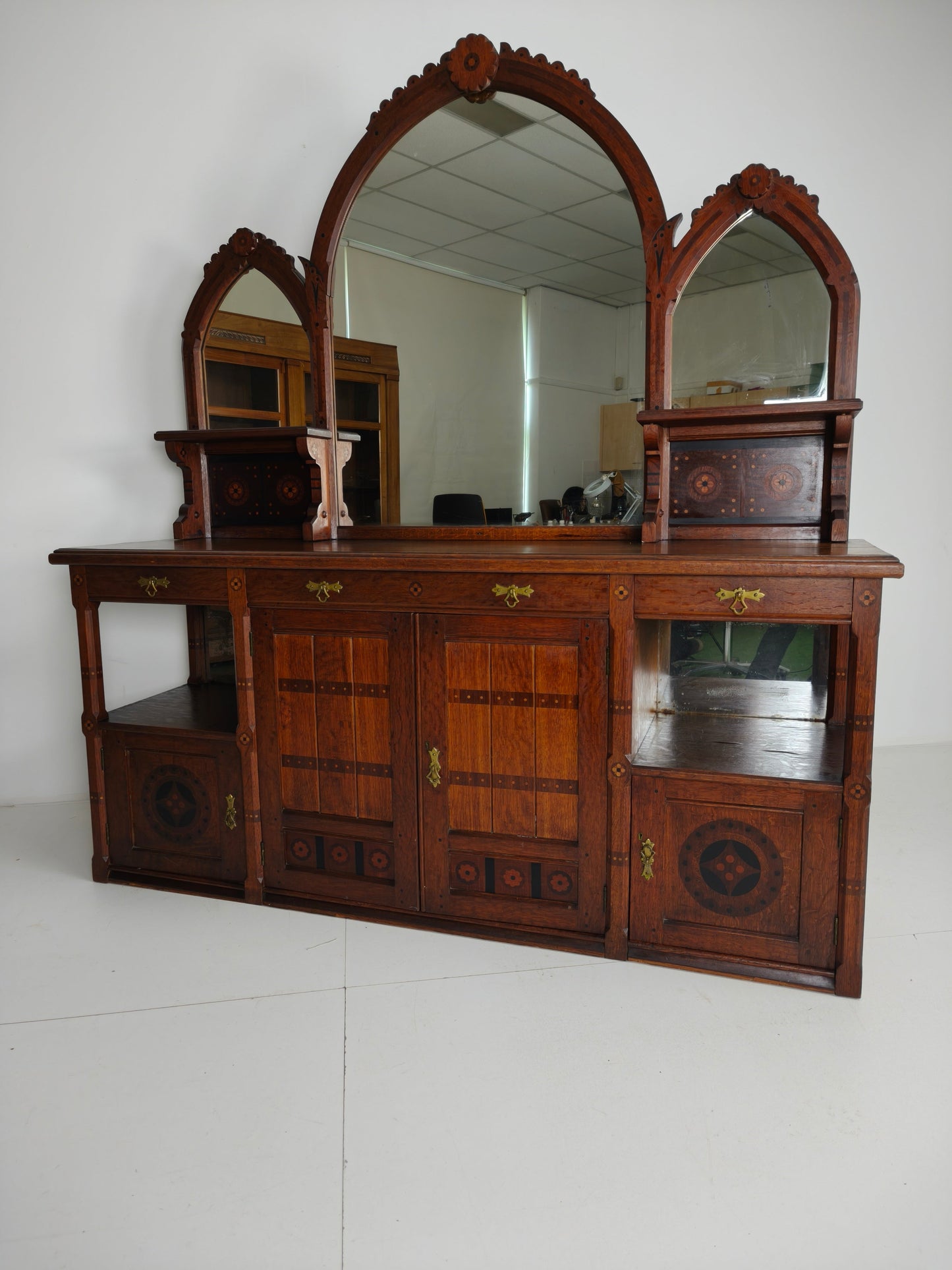 Rare 19th-Century English Arts & Crafts Oak Sideboard by Pratt & Prince – Sunflower Motif Inlay Rare 19th-Century English Arts & Crafts Oak Sideboard by Pratt & Prince – Sunflower Motif Inlay