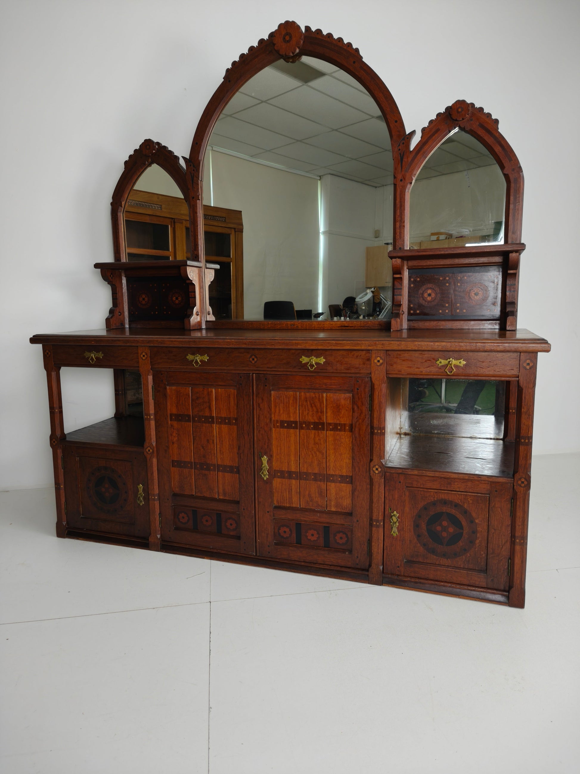 Rare 19th-Century English Arts & Crafts Oak Sideboard by Pratt & Prince – Sunflower Motif Inlay Rare 19th-Century English Arts & Crafts Oak Sideboard by Pratt & Prince – Sunflower Motif Inlay
