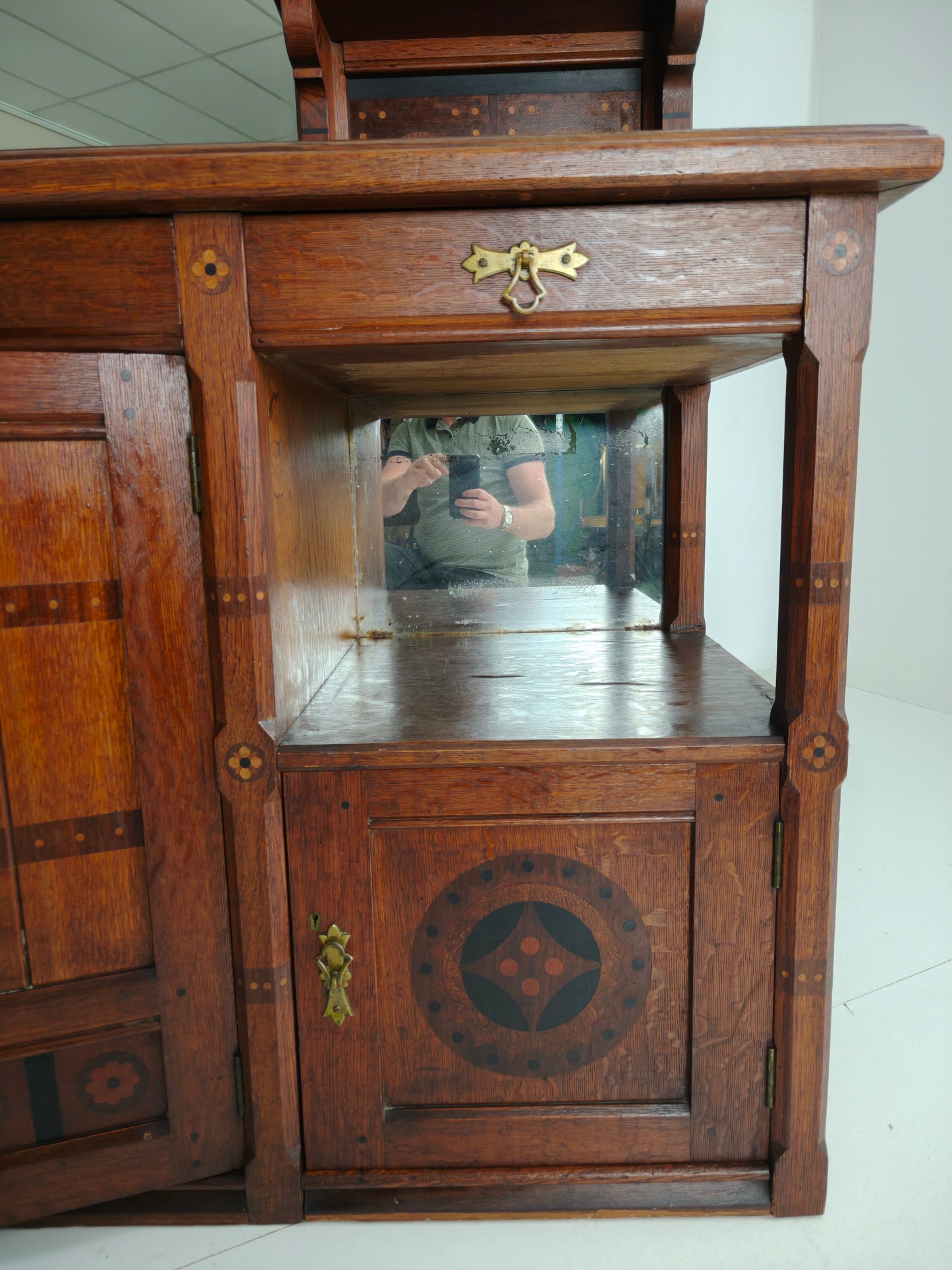 Rare 19th-Century English Arts & Crafts Oak Sideboard by Pratt & Prince – Sunflower Motif Inlay Rare 19th-Century English Arts & Crafts Oak Sideboard by Pratt & Prince – Sunflower Motif Inlay