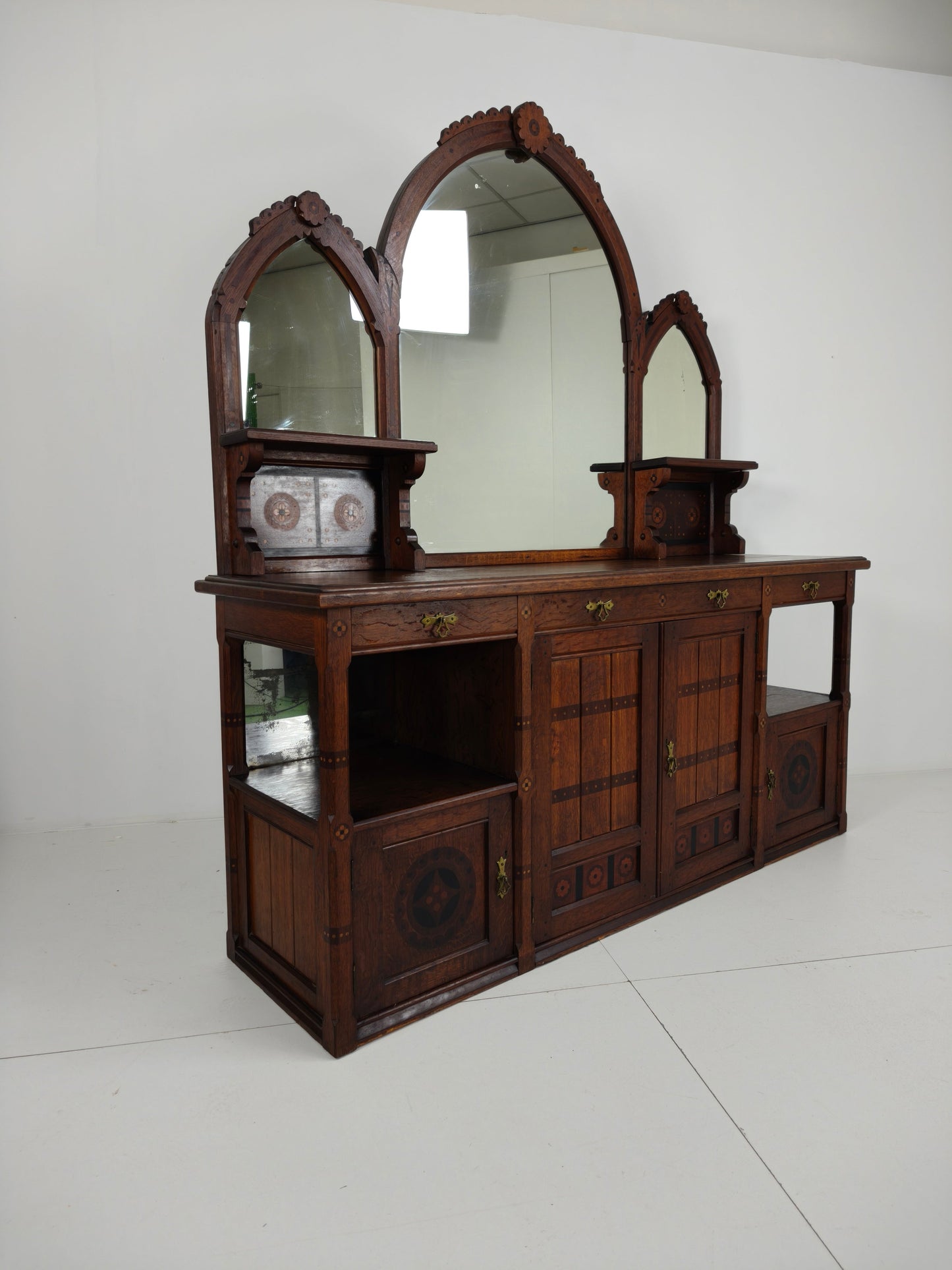 Rare 19th-Century English Arts & Crafts Oak Sideboard by Pratt & Prince – Sunflower Motif Inlay Rare 19th-Century English Arts & Crafts Oak Sideboard by Pratt & Prince – Sunflower Motif Inlay