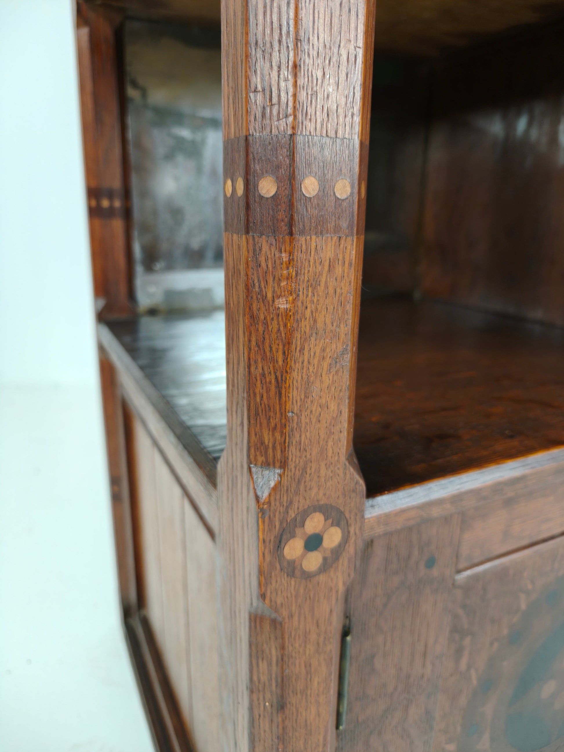 Rare 19th-Century English Arts & Crafts Oak Sideboard by Pratt & Prince – Sunflower Motif Inlay Rare 19th-Century English Arts & Crafts Oak Sideboard by Pratt & Prince – Sunflower Motif Inlay