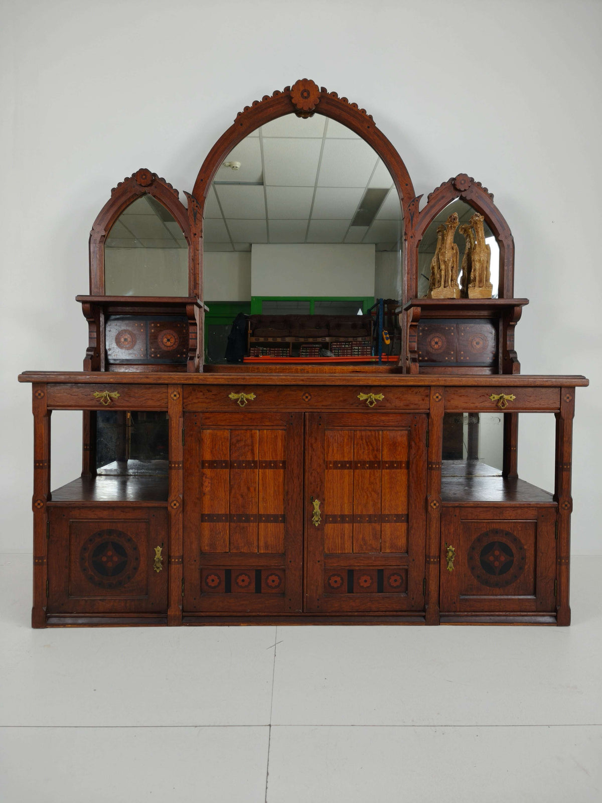 Rare 19th-Century English Arts & Crafts Oak Sideboard by Pratt & Prince – Sunflower Motif Inlay Rare 19th-Century English Arts & Crafts Oak Sideboard by Pratt & Prince – Sunflower Motif Inlay
