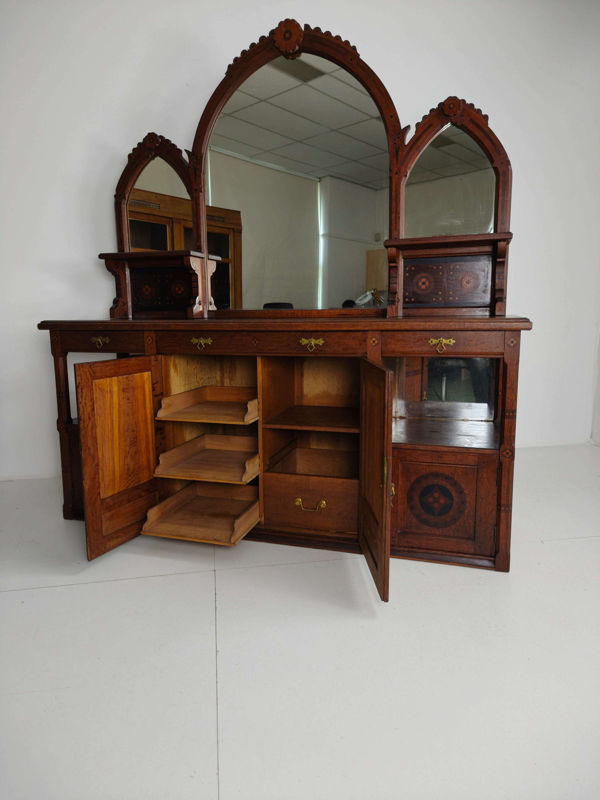 Rare 19th-Century English Arts & Crafts Oak Sideboard by Pratt & Prince – Sunflower Motif Inlay Rare 19th-Century English Arts & Crafts Oak Sideboard by Pratt & Prince – Sunflower Motif Inlay