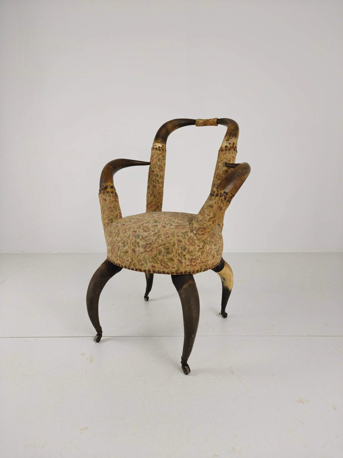 Rare 19th Century Highly Decorative Bull Horn Armchair (1870) Rare 19th Century Highly Decorative Bull Horn Armchair (1870)