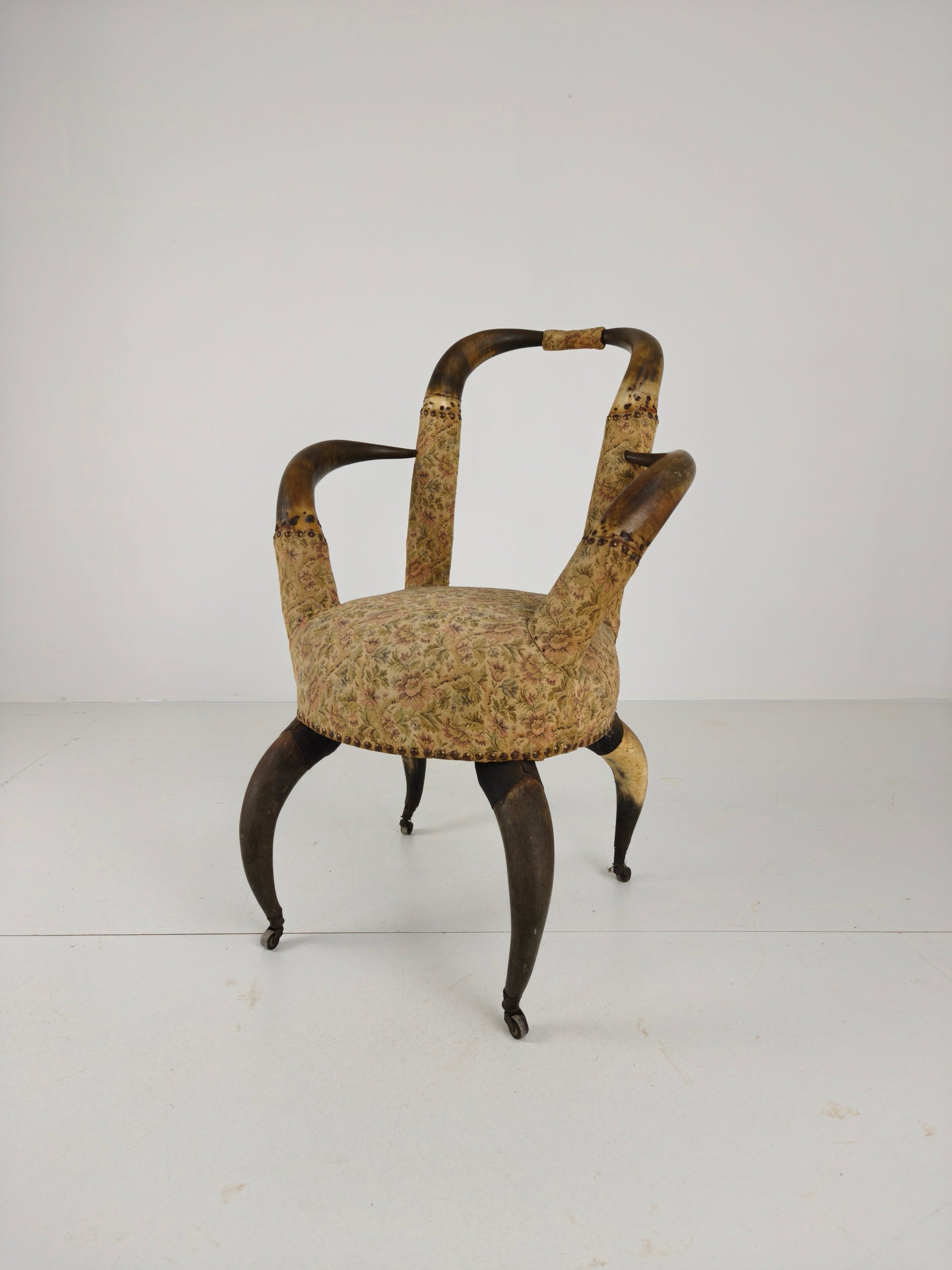 Rare 19th Century Highly Decorative Bull Horn Armchair (1870) Rare 19th Century Highly Decorative Bull Horn Armchair (1870)