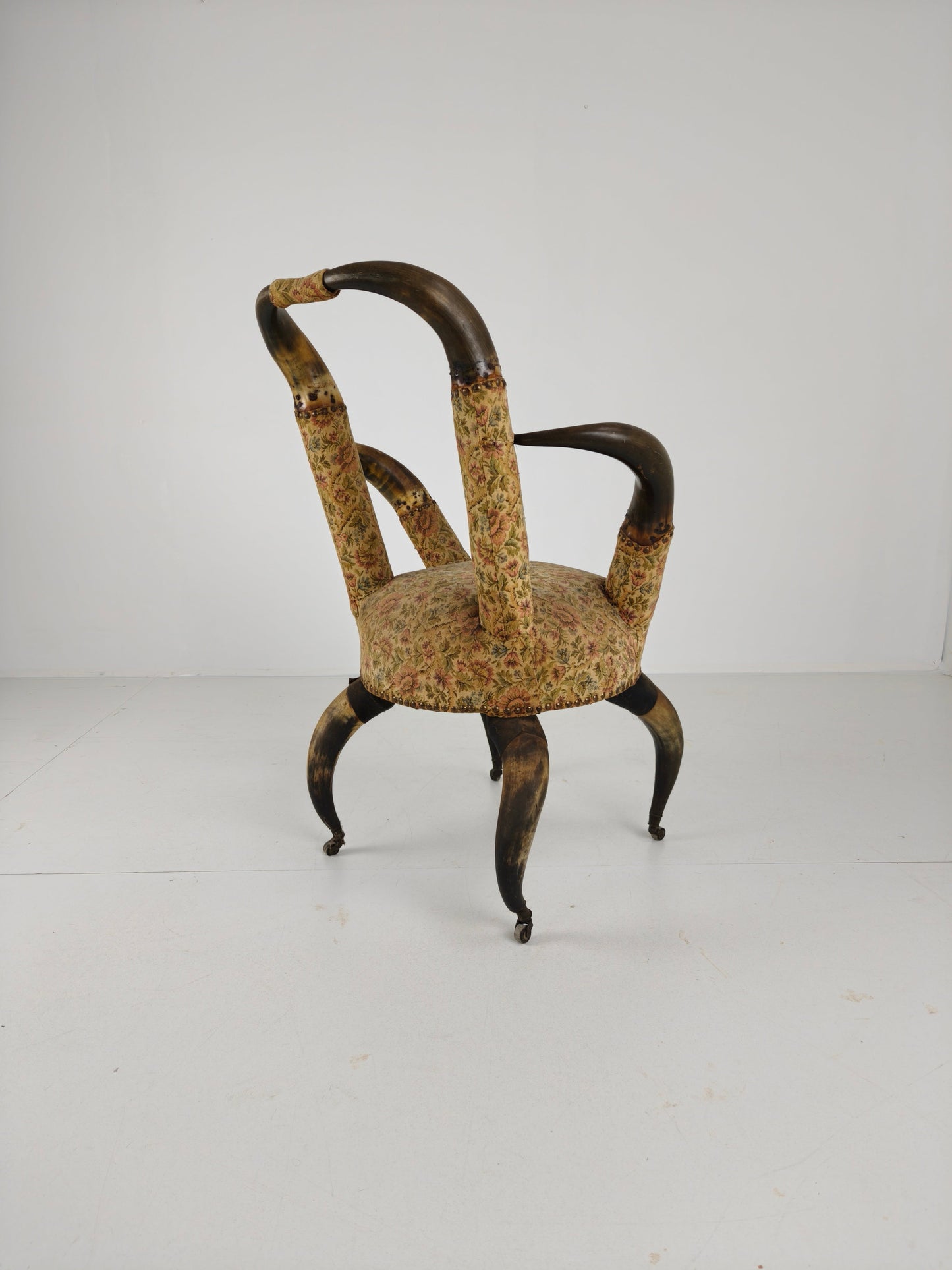 Rare 19th Century Highly Decorative Bull Horn Armchair (1870) Rare 19th Century Highly Decorative Bull Horn Armchair (1870)