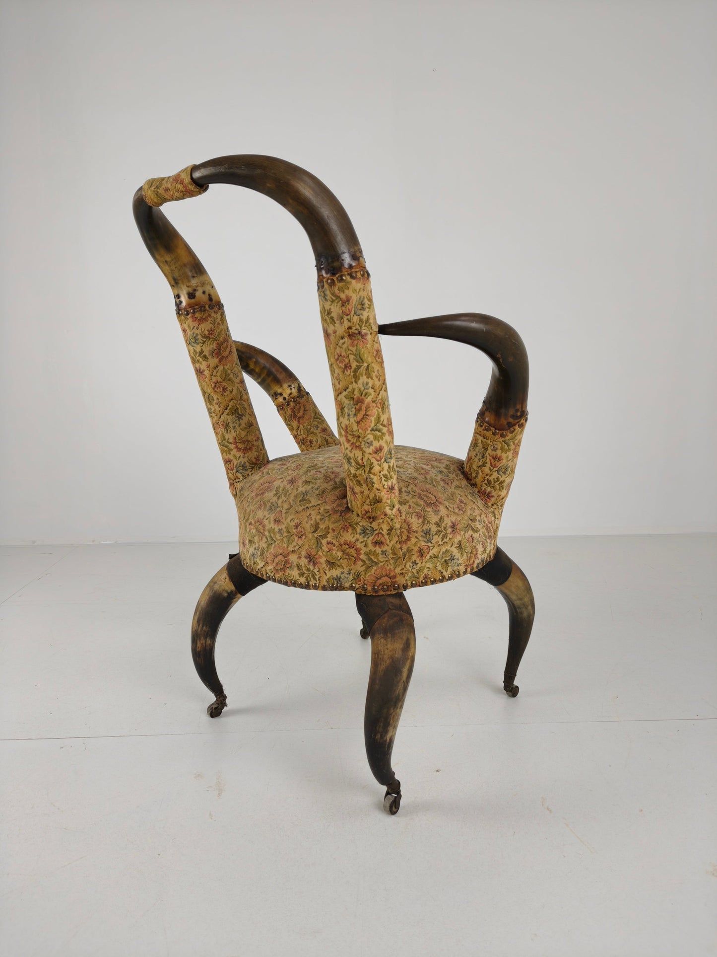 Rare 19th Century Highly Decorative Bull Horn Armchair (1870) Rare 19th Century Highly Decorative Bull Horn Armchair (1870)